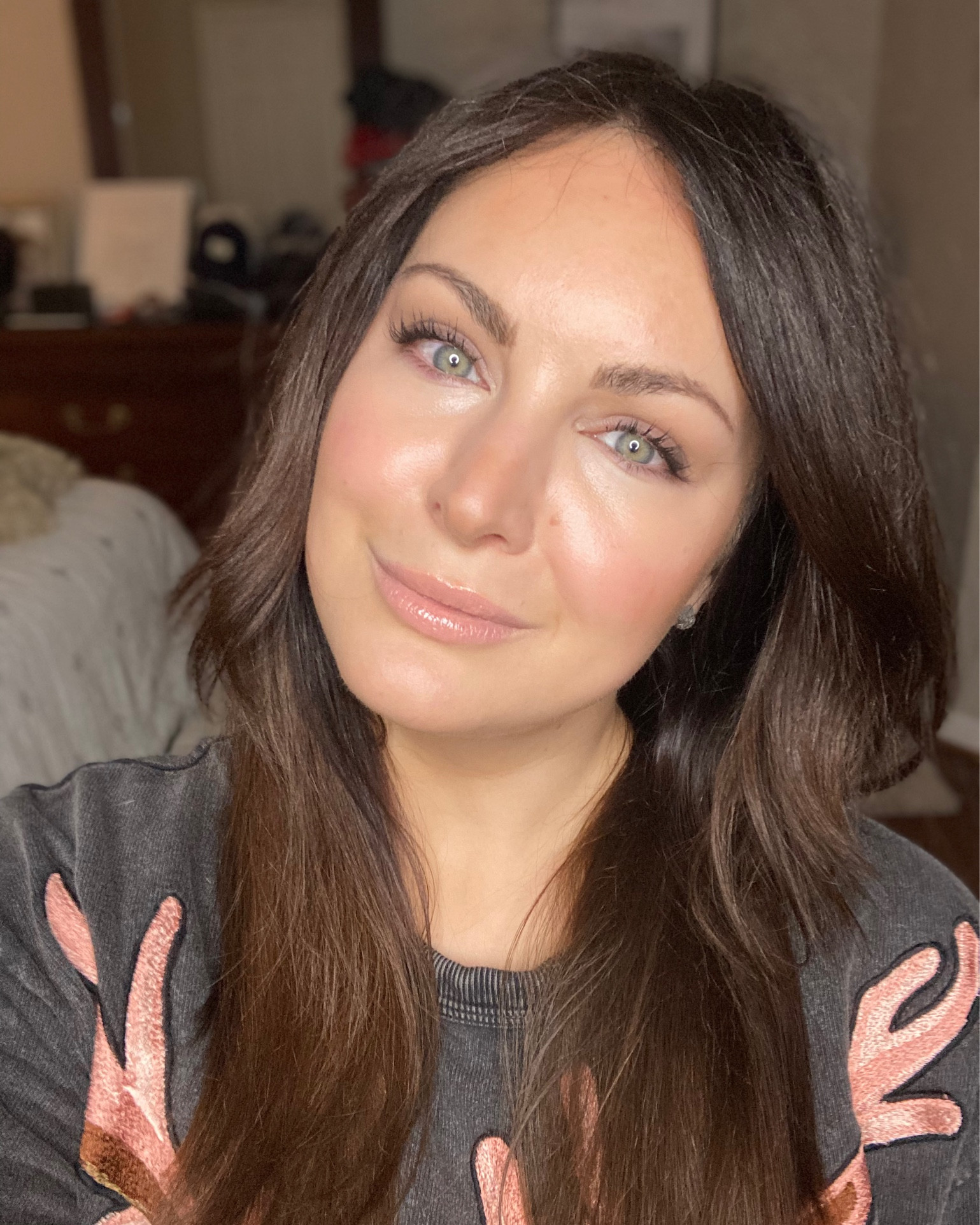 If you have 6 minutes and 49 seconds, you can pull off this makeup! Shades:
- foundation, concealer, powder/medium
- blush/orgasm
- cream shadow/painterly
- powder shadow/brun
- contour and bronze/satin bronze
- gloss/child

#LTKstyletip #LTKbeauty #LTKGiftGuide