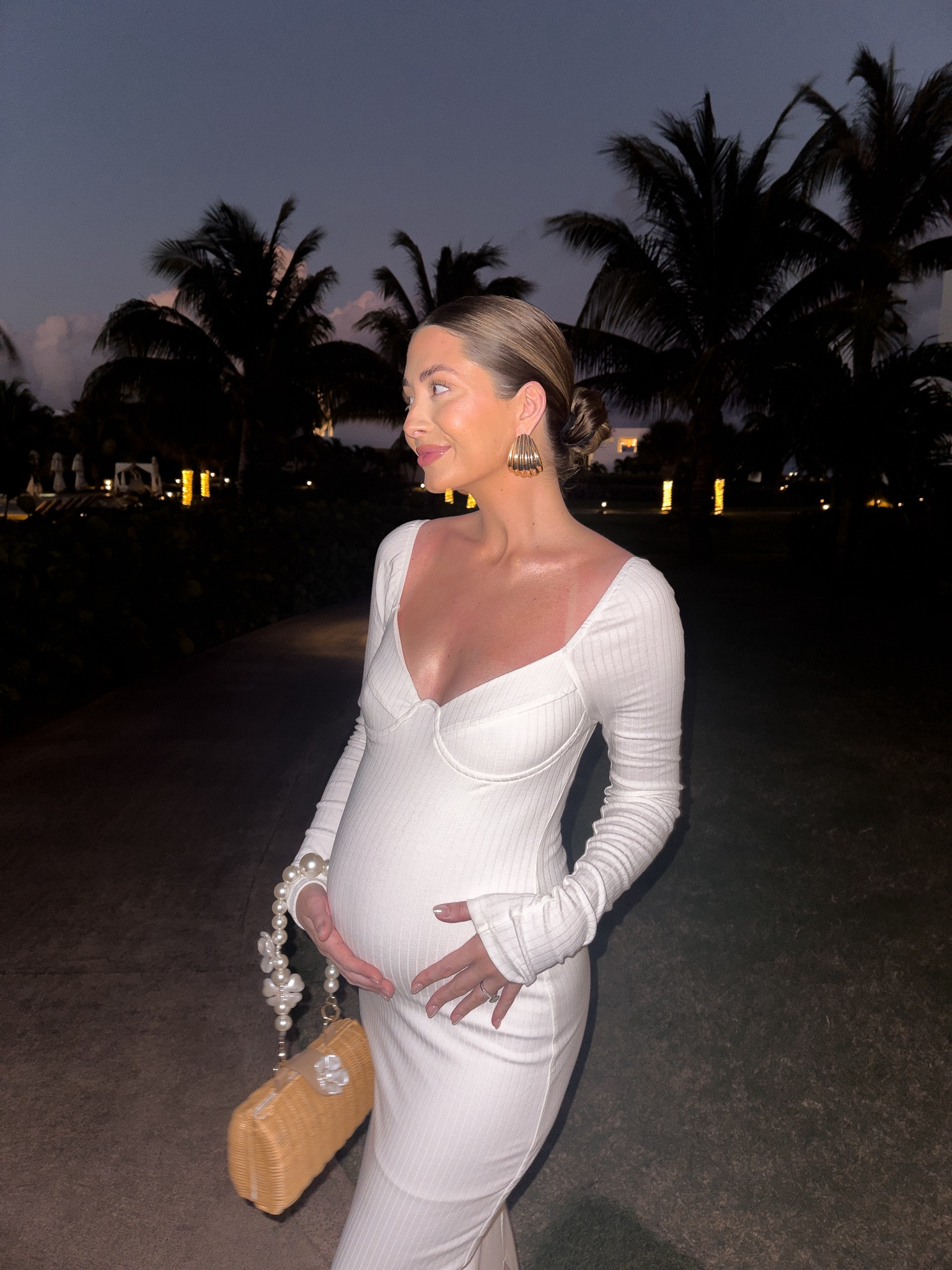 White bodycon long sleeve bump friendly dress under $100 👼🏼✨🤍 

#LTKtravel #LTKfindsunder100 #LTKSeasonal