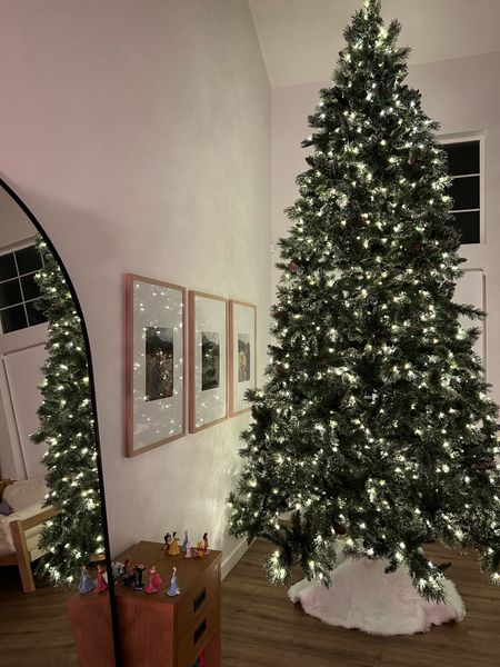 Living room Christmas links🎄

#LTKHoliday #LTKfamily #LTKhome