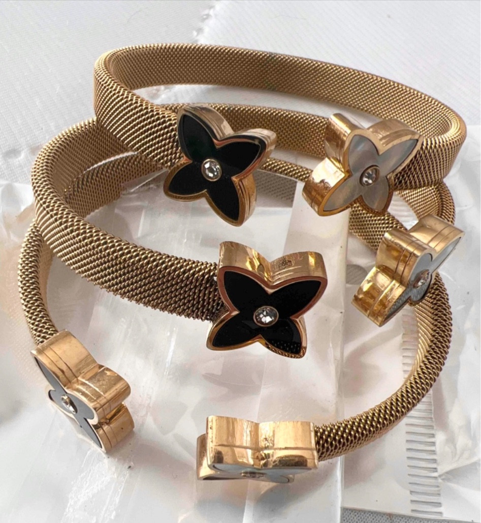 LV bracelet cuff 🖤 $15 https://bit.ly/3jpnscL #dhgate

#LTKSale #LTKunder50 #LTKFind