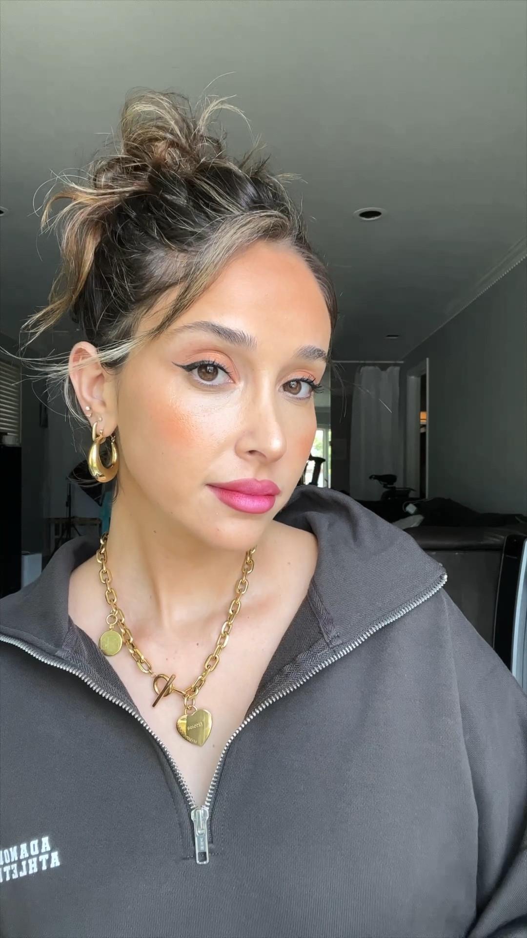 Products used:
@benefitcosmetics (wanderful powder blush in shade butterfly)
@lancomeofficial (le lip liner in shade 387 fraichelle)
@valentino.beauty (very valentino concealer in shade light rosa 1)
@urbandecaycosmetics (lip bond in shade unbreakable) 

#LTKHolidaySale #LTKbeauty #LTKfindsunder50