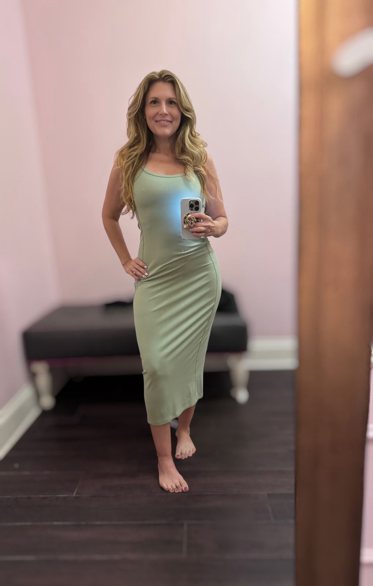 Same dress, different energy 💚

This slate green moment is giving calm, confident, and quietly snatched.
Soft enough for all day, flattering enough to make you do a double take in every mirror.

Proof that comfort can still serve body — and neutral tones will always be that girl.

Effortless. Elevated. Unbothered.

#LTKgrwm #LTKootd #LTKActive