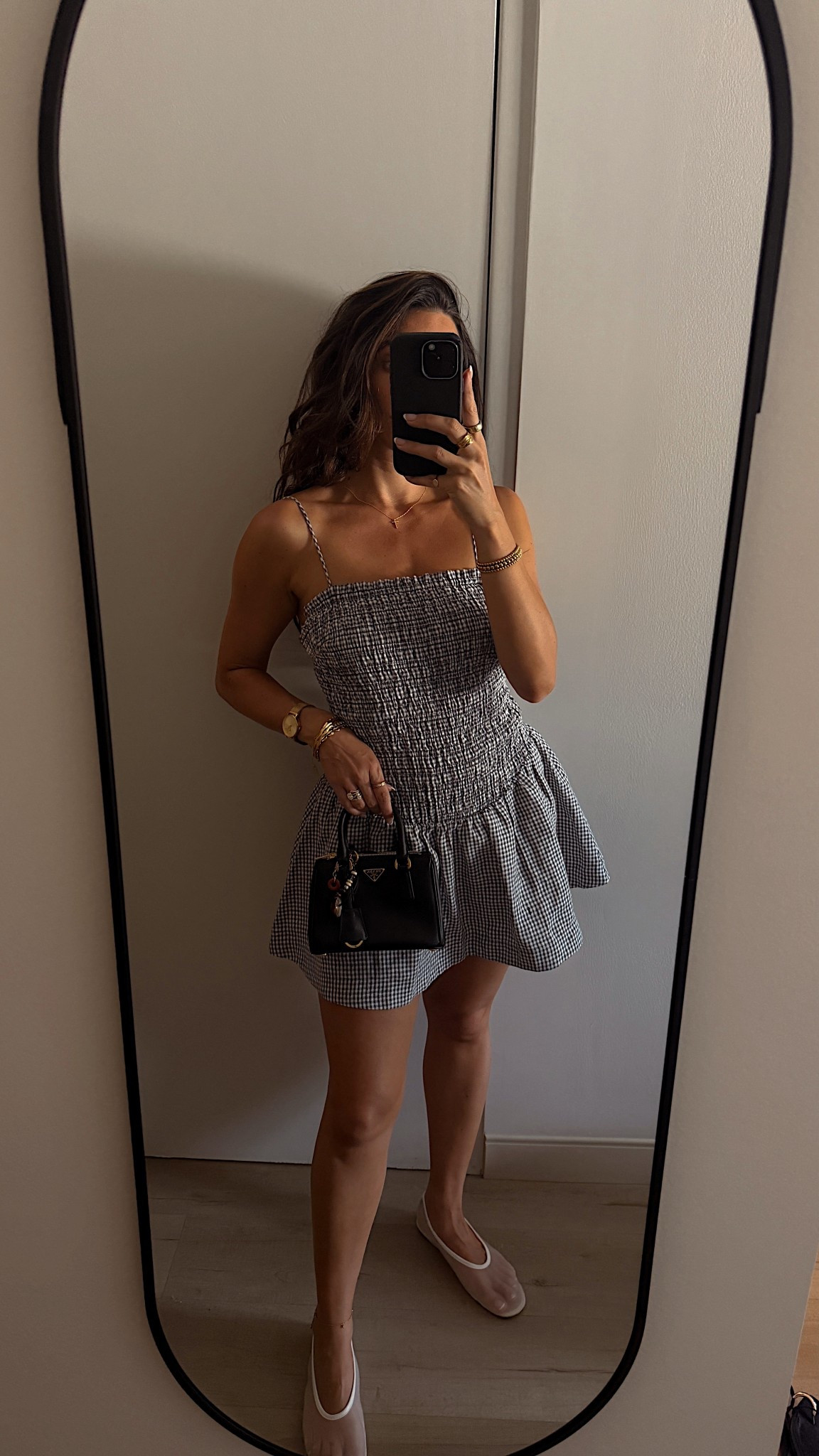 This mirror hates to see me comin’