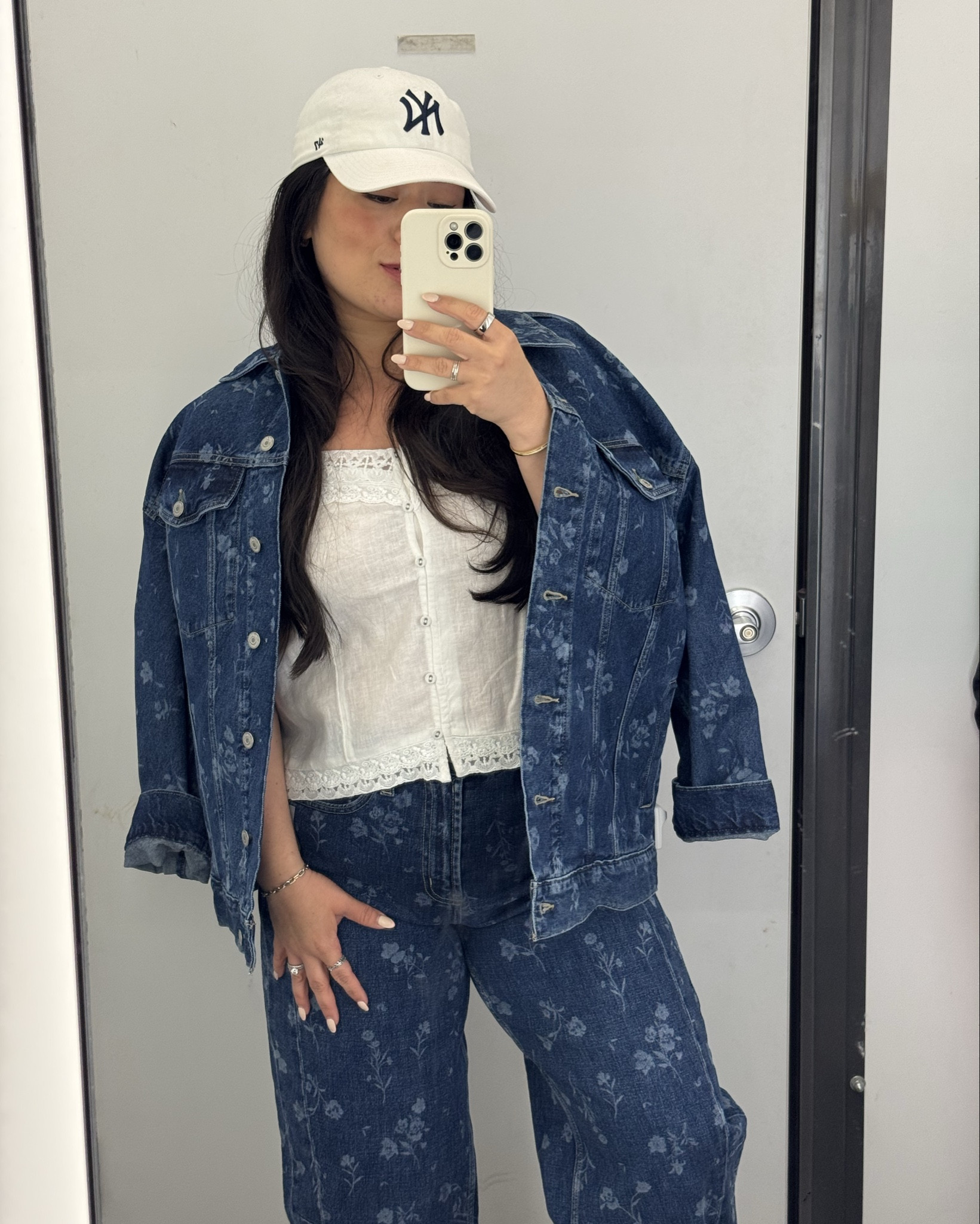 Don’t miss out on this great set to give in your closet. Comes baggy style. 
.
.
.


#LTKootd #LTKActive #LTKMidsize