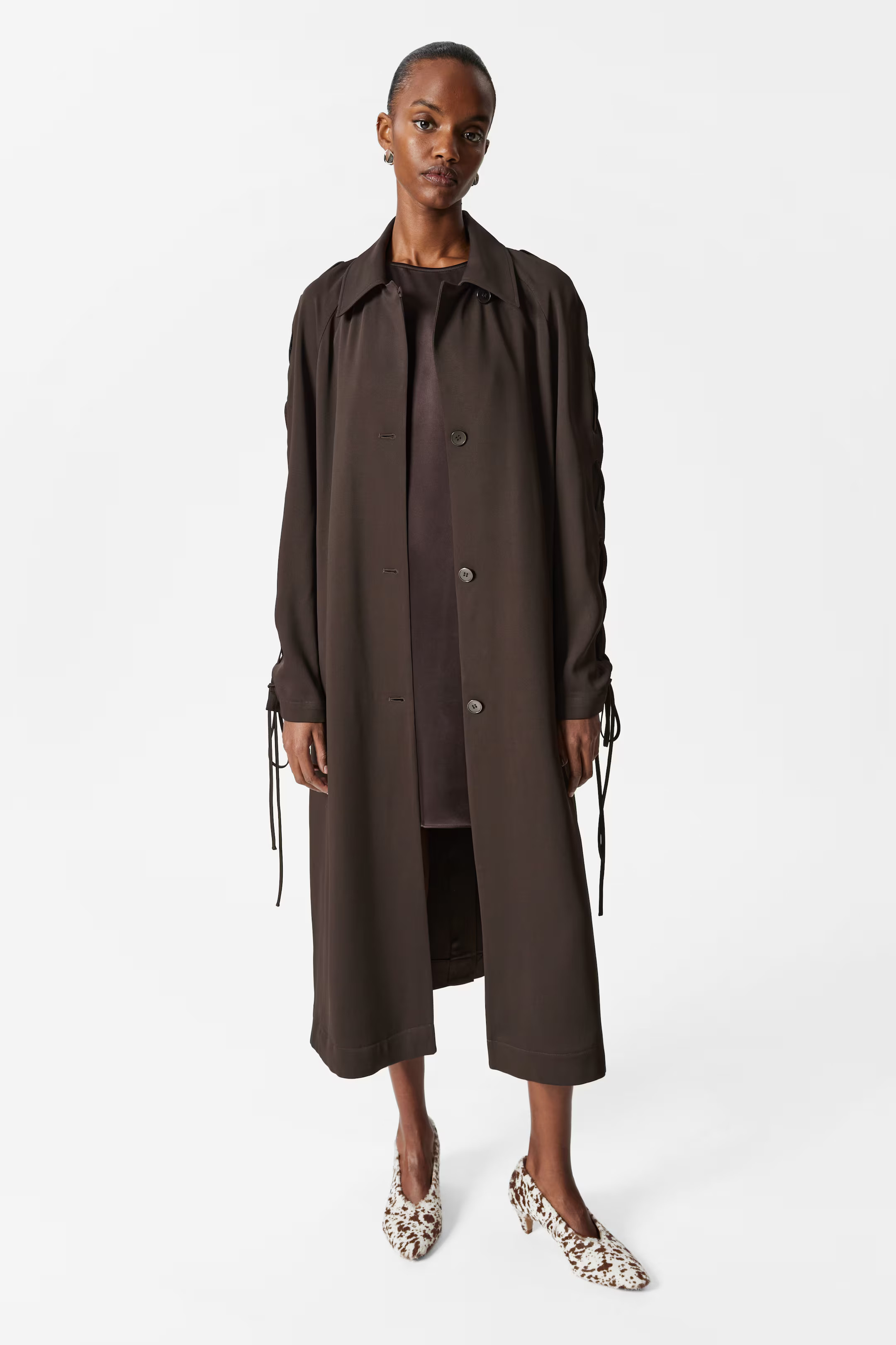 Carcoat mit Schnürung - Dunkelbraun - Ladies | H&M AT | H&M (DE, AT, CH, NL, FI)