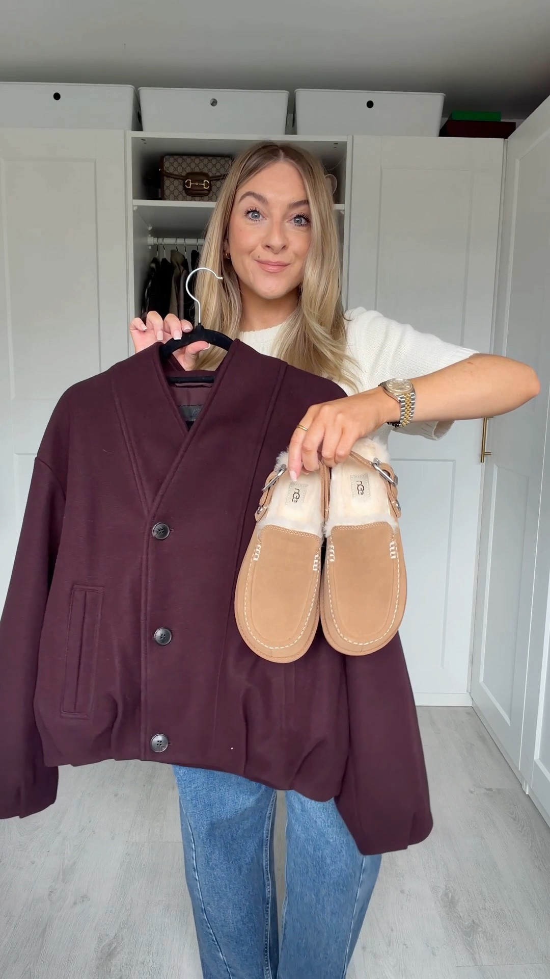 Casual autumn outfit 🍂
Jacket: XS (it’s oversized!)
Knitted tee: M (I sized up for a more relaxed fit) 
Jeans: 8
