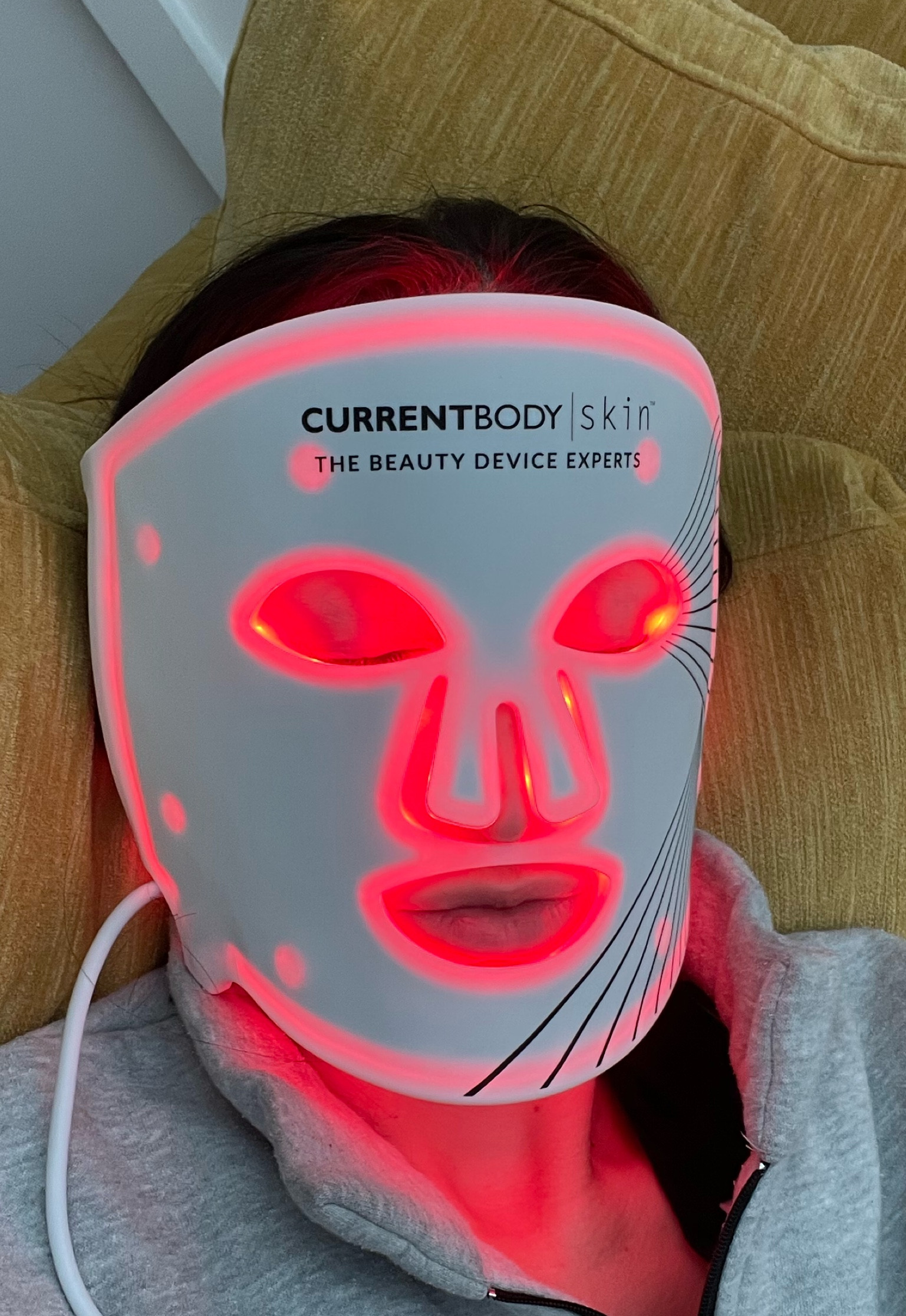 Took advantage of CurrentBody’s Black Friday sale. We ordered the red light mask, neck & décolletage, and hair regrowth helmet. 👽