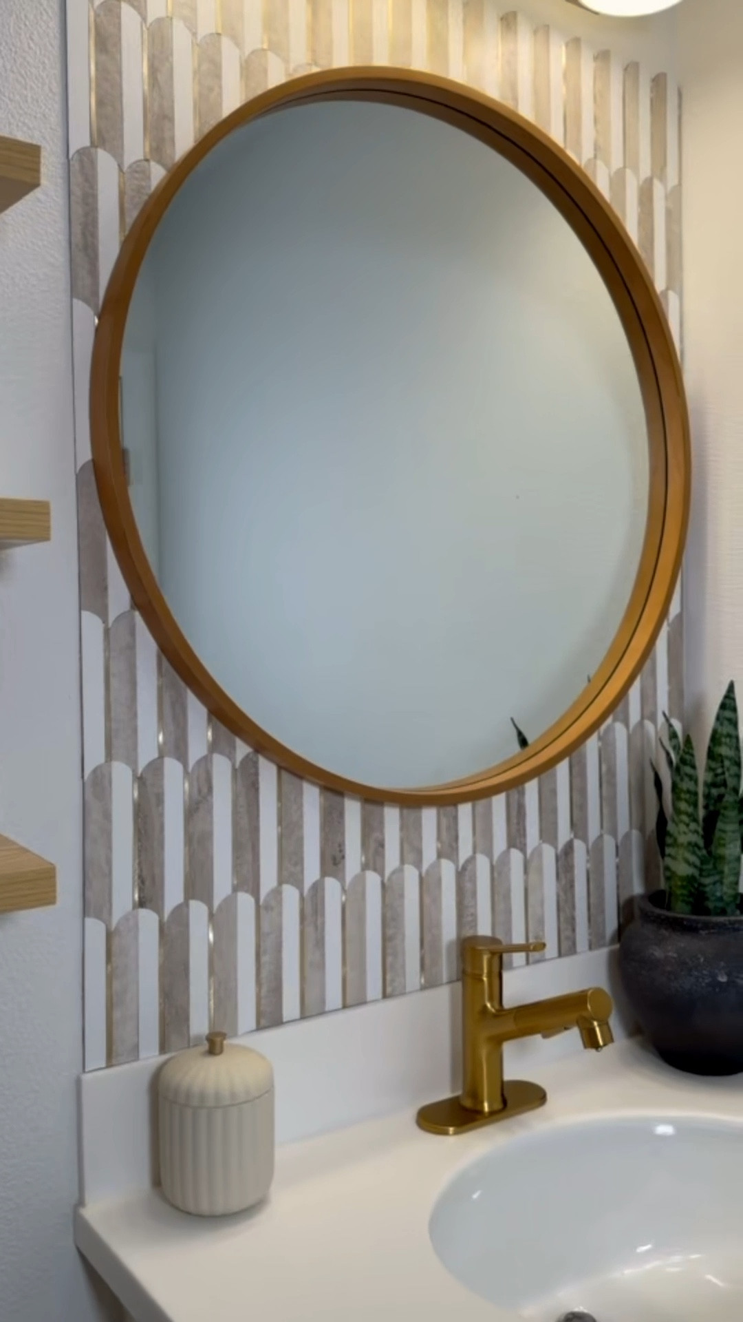 This wallpaper is perfect for a luxe bathroom look❤️




 

DIY home
Home decor
Home diy 
Home 
Bathroom 
Peel and stick tiles 

#LTKHome