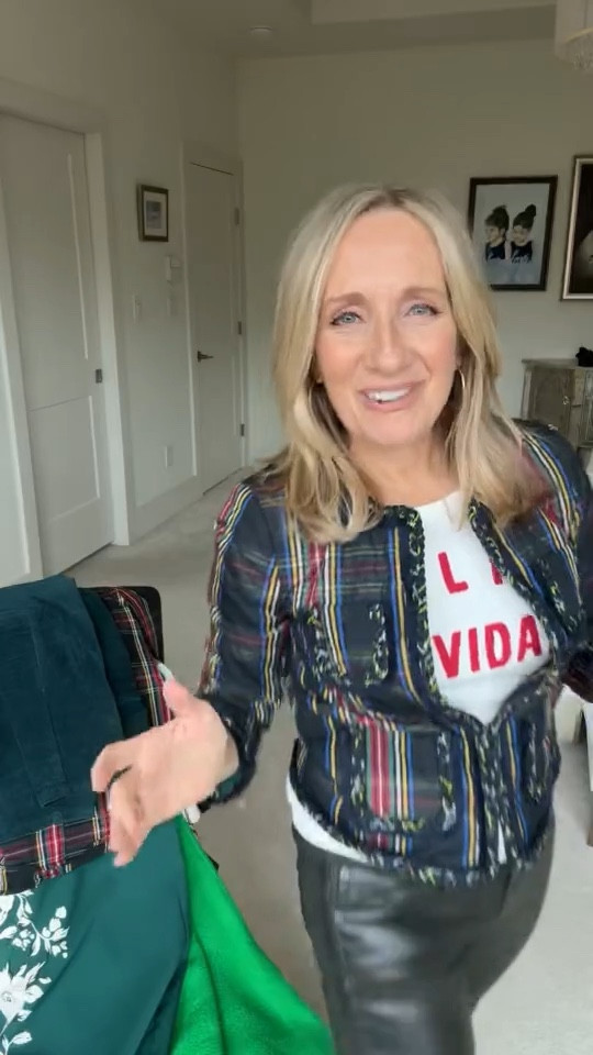 Do you have favorite holiday pieces in your wardrobe that you've collected and wear every year?
I'm sharing mine here with a few hints for putting together what I call a "Christmas Capsule Wardrobe" that can bring you joy and style for years to come.


#LTKHoliday #LTKootd #LTKgrwm