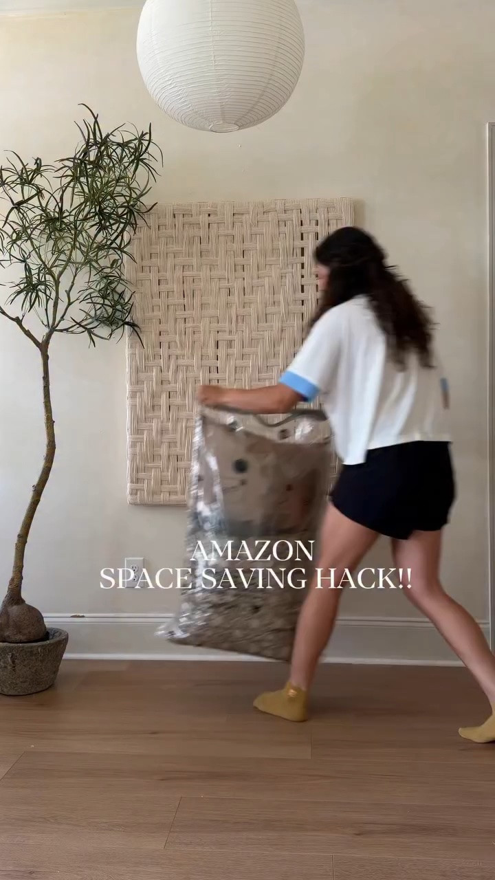 Comment “YES” for links to these great space saving bags!! 🥰 Perfect to tuck all of those big blankets and pillows away!! The easiest way to save so much space in your closets!!! 🙌 LOVE these bags! Follow and comment YES for the links!! #spacesavinghacks #smallhomehacks #amazonhacks