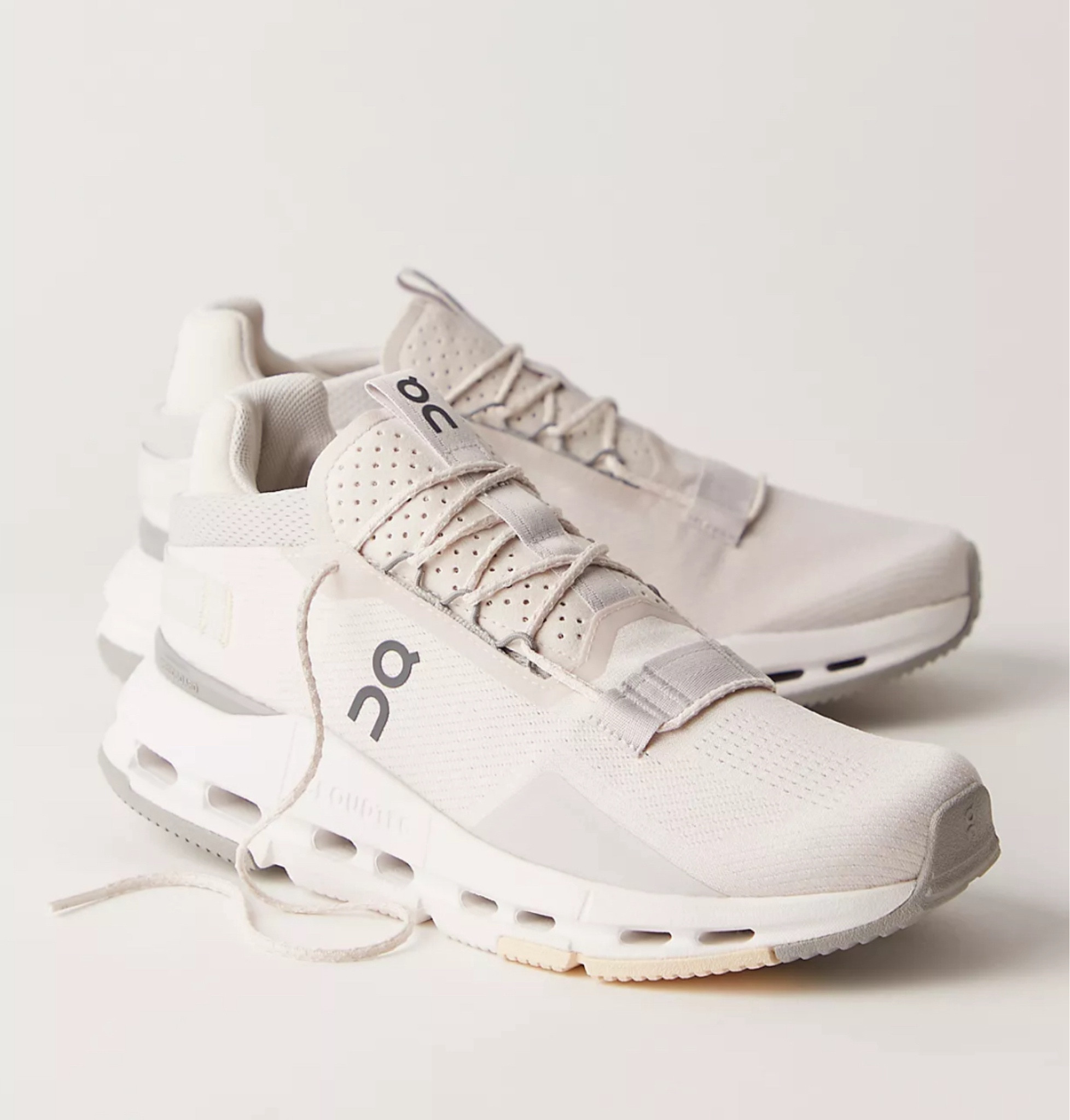 On cloud running shoes 
Tennis shoes 
Sneakers 
Athletic shoes 
Workout shoes 
Running shoes 
Walking shoes 

#LTKSeasonal #LTKFitness #LTKActive