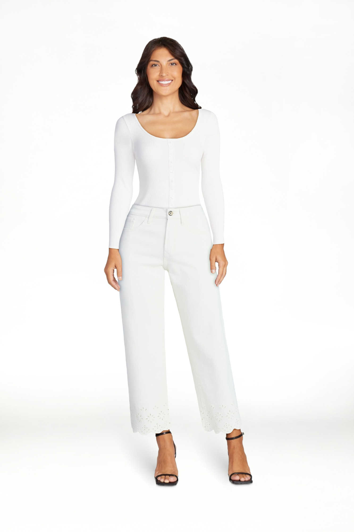 Free Assembly Women's and Women's Plus Embroidered Eyelet Cropped Jeans, 28" Inseam, Sizes 0-26 P... | Walmart (US)