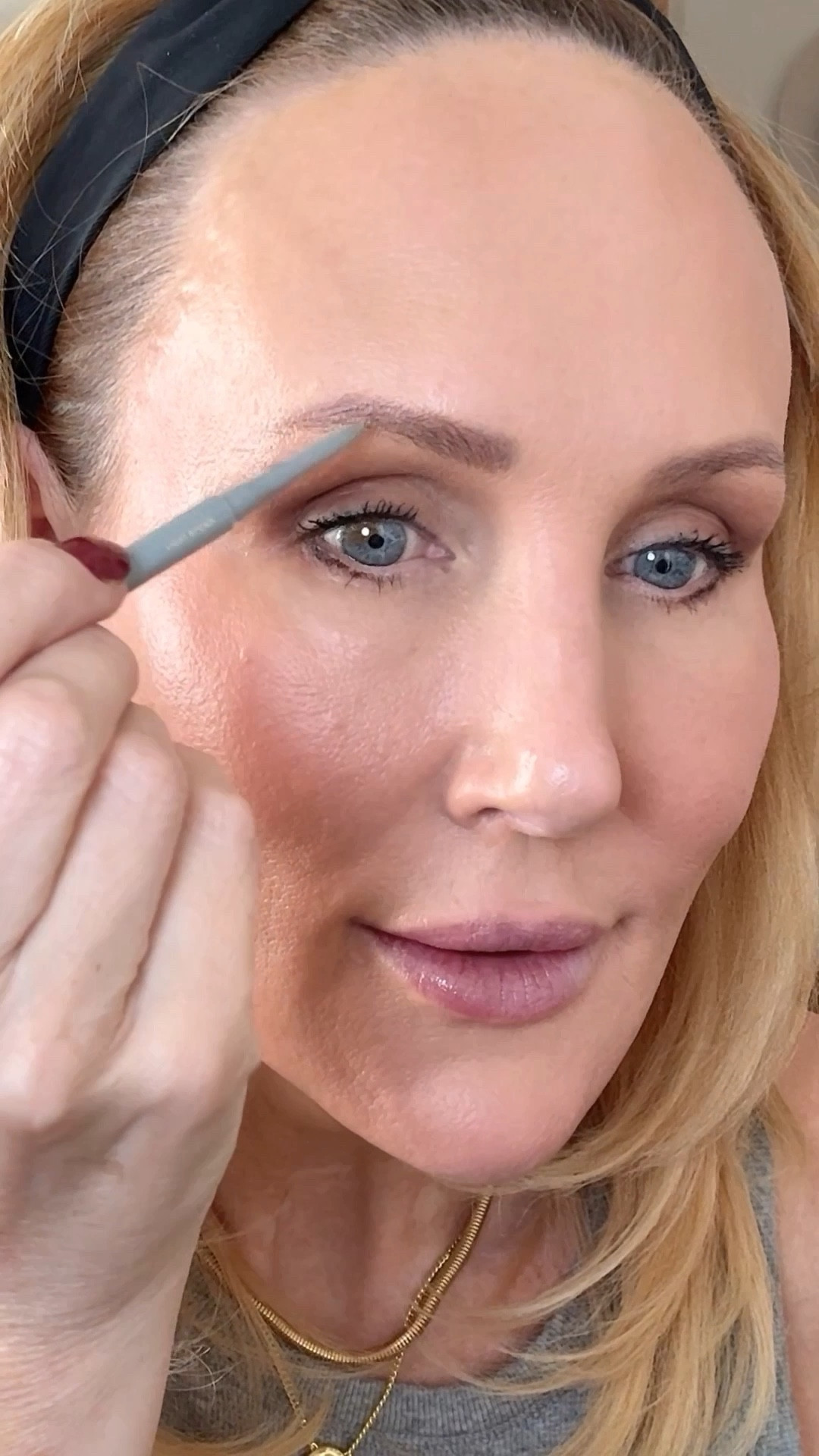 Happy Hour Makeup Over 50 ❤️

#makeup #makeupover40 #softmakeup #makeuproutine #makeuptips 