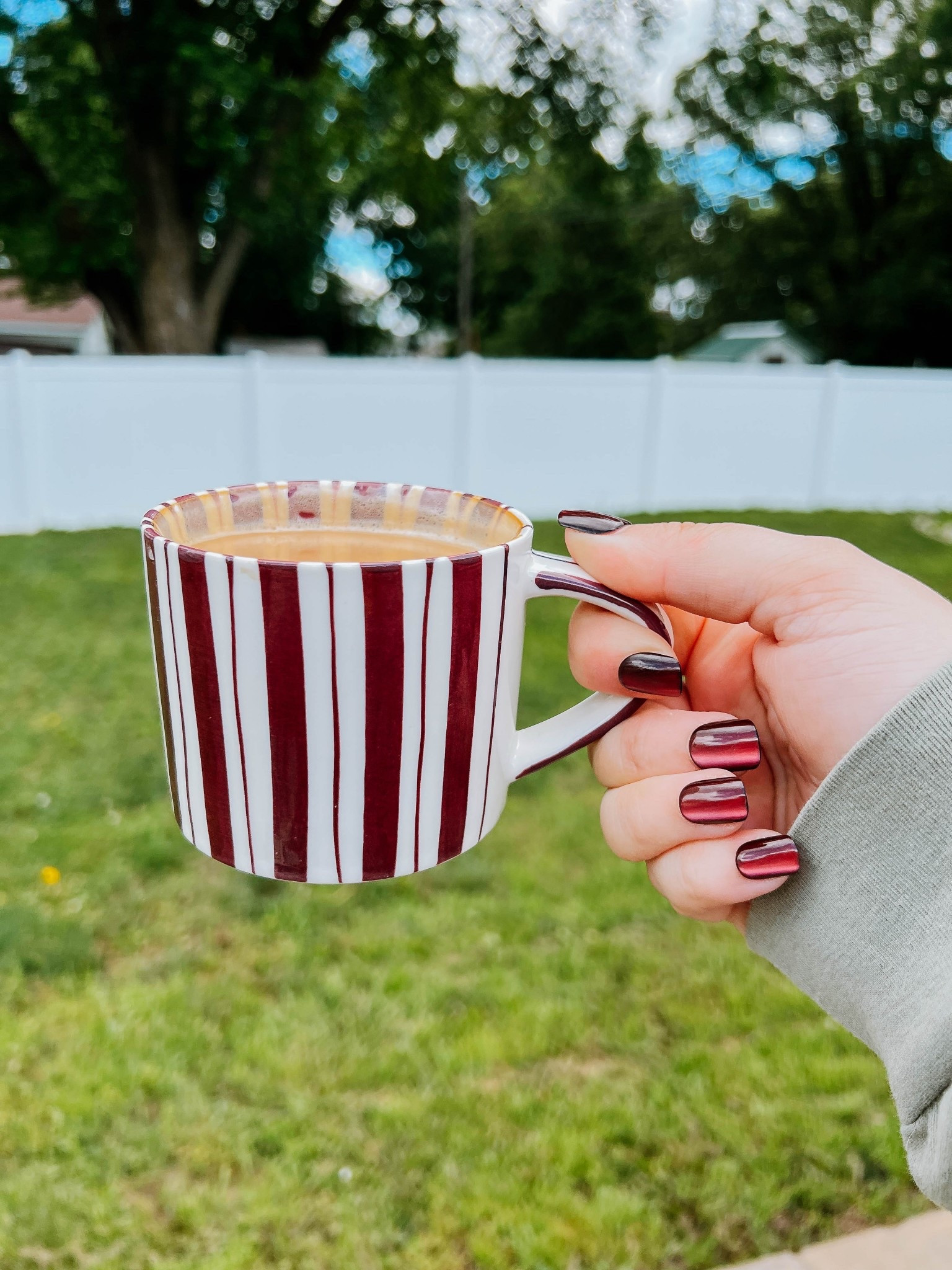 Nothing like a good, slow, summer Saturday morning. ☕️💅