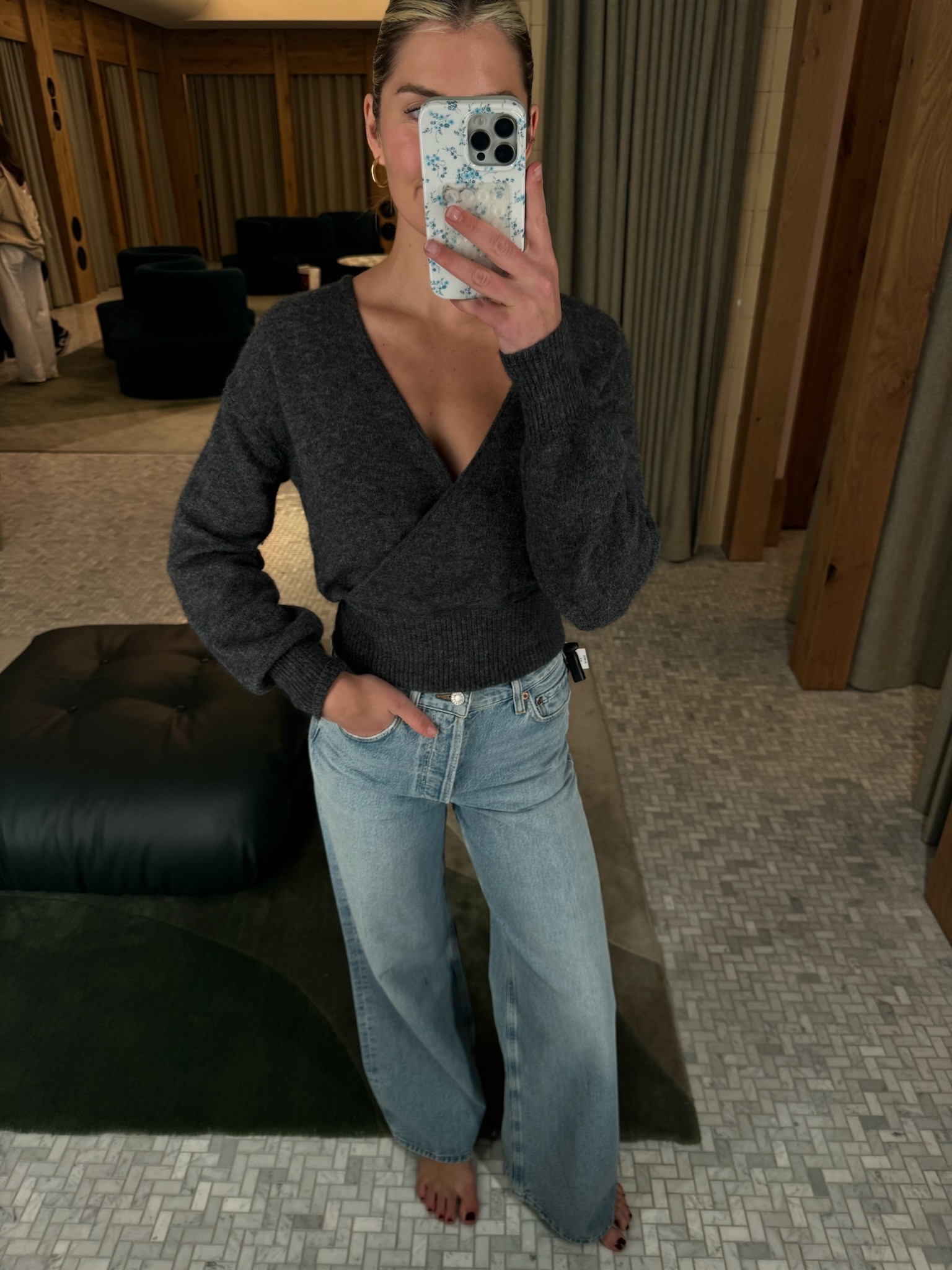 Elevated Casual Look 🖤 Full outfit from Aritzia!! Wearing a 23 in jeans! 

trendy fashion, chic style, aritzia jeans, aritzia top, casual outfit 

#LTKStyleTip