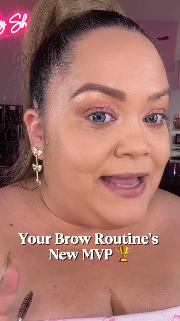 Brows: the real game-changer. 🖌️✨
Whenever I do my makeup, I have to do my brows — it makes all the difference, and Benefit’s POWmade Brow Pomade? A brow essential. 💥

This @benefitcosmetics creamy, ultra-pigmented formula glides on like a dream, giving me sculpted, defined brows that last. We’re talking 36-hour wear, smudge-proof, fade-proof, and full of dimension. 🙌🏽

The built-in brush wiper? Genius. No mess, just the perfect amount of product every time. Brow game = officially leveled up. 💯🔥

#benefitclubpink #BenefitCosmetics #POWmade #BenefitBrows #BrowTransformation #BrowPomade #BrowGoals #BeautyTips #BrowsOnPoint #MakeupMustHave #BenefitBabe

#LTKGiftGuide #LTKSummerEdit #LTKBeauty