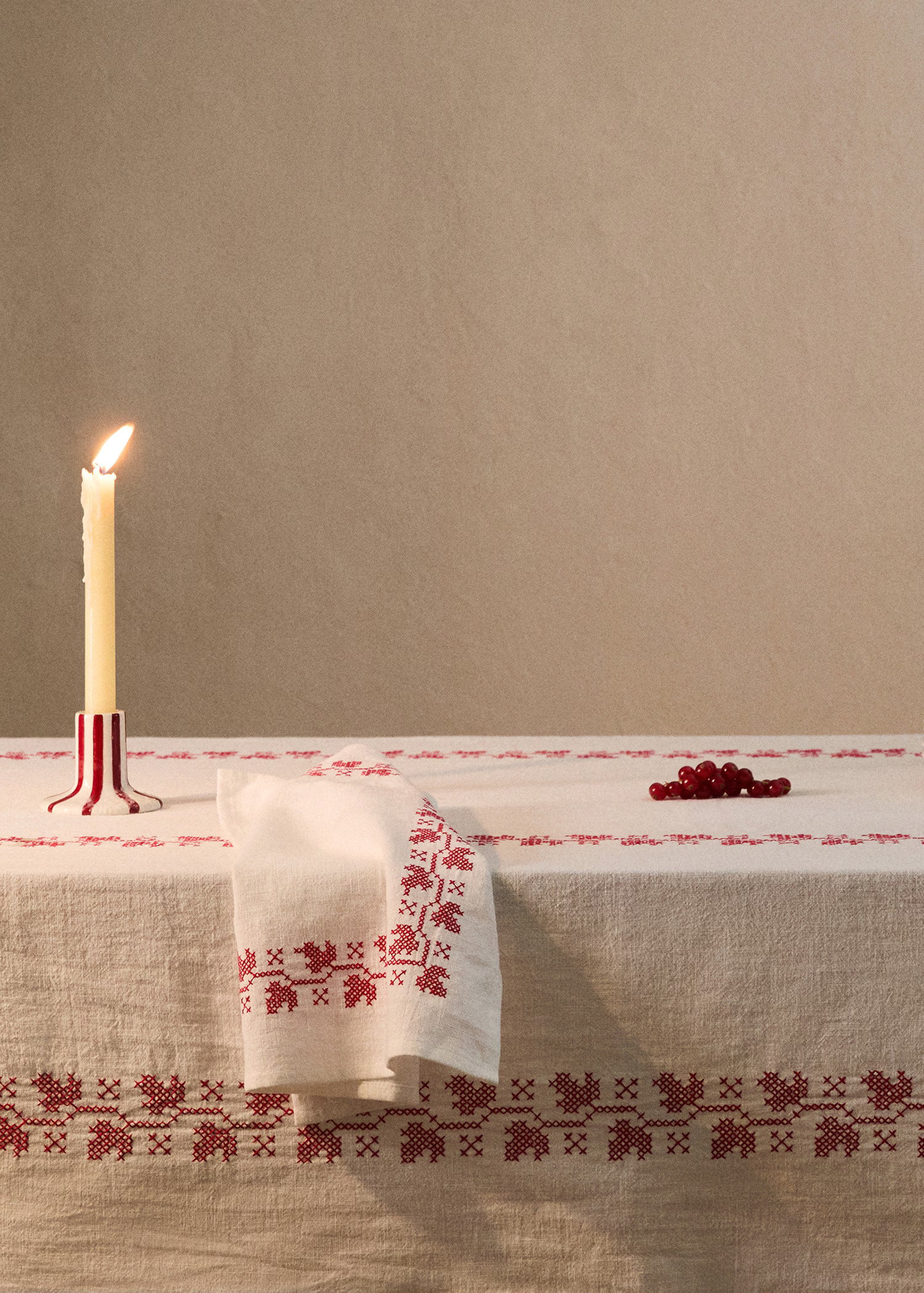 Embroidered detail tablecloth | Mango (US/MX/AU)