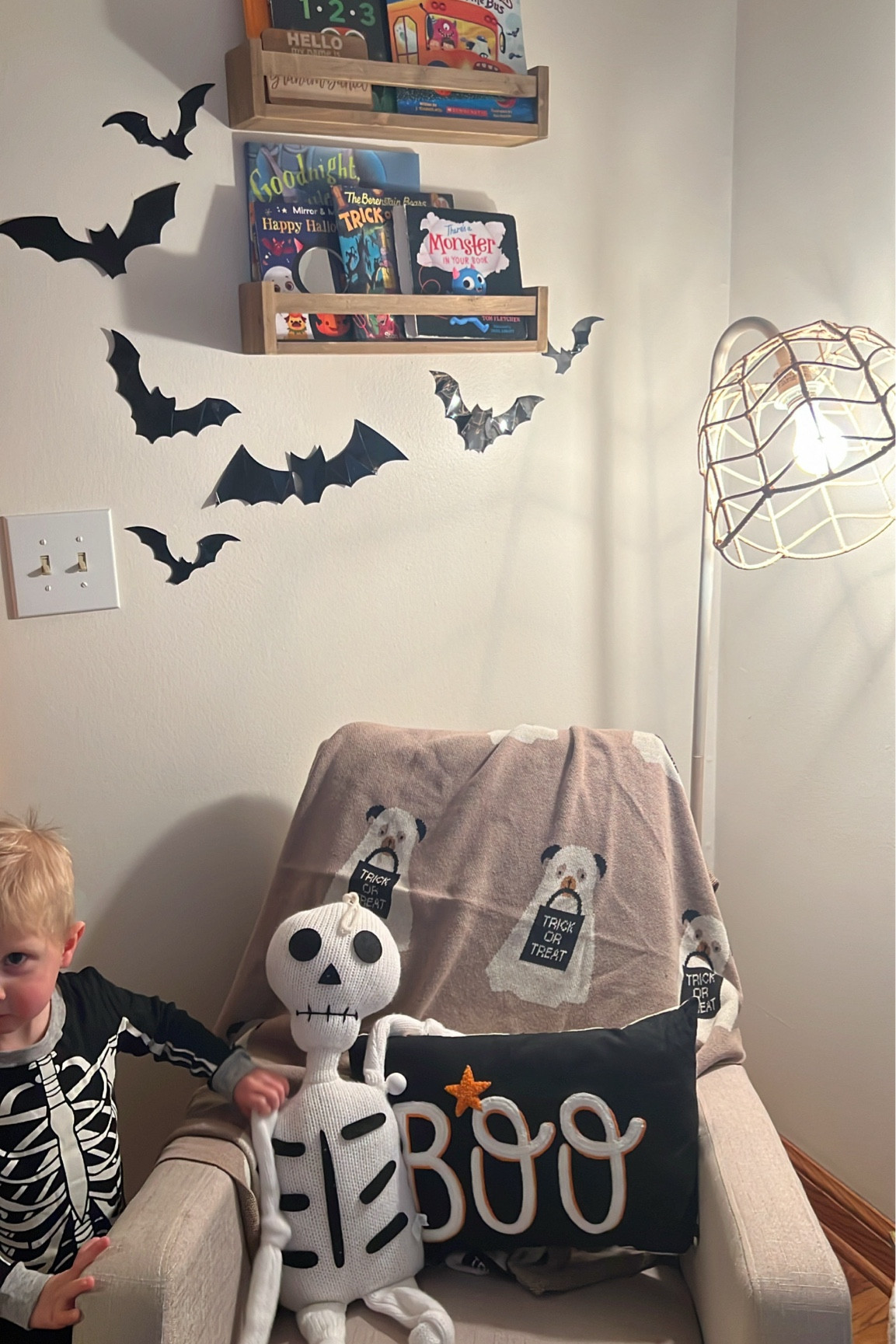 Spooky corner reading book complete 