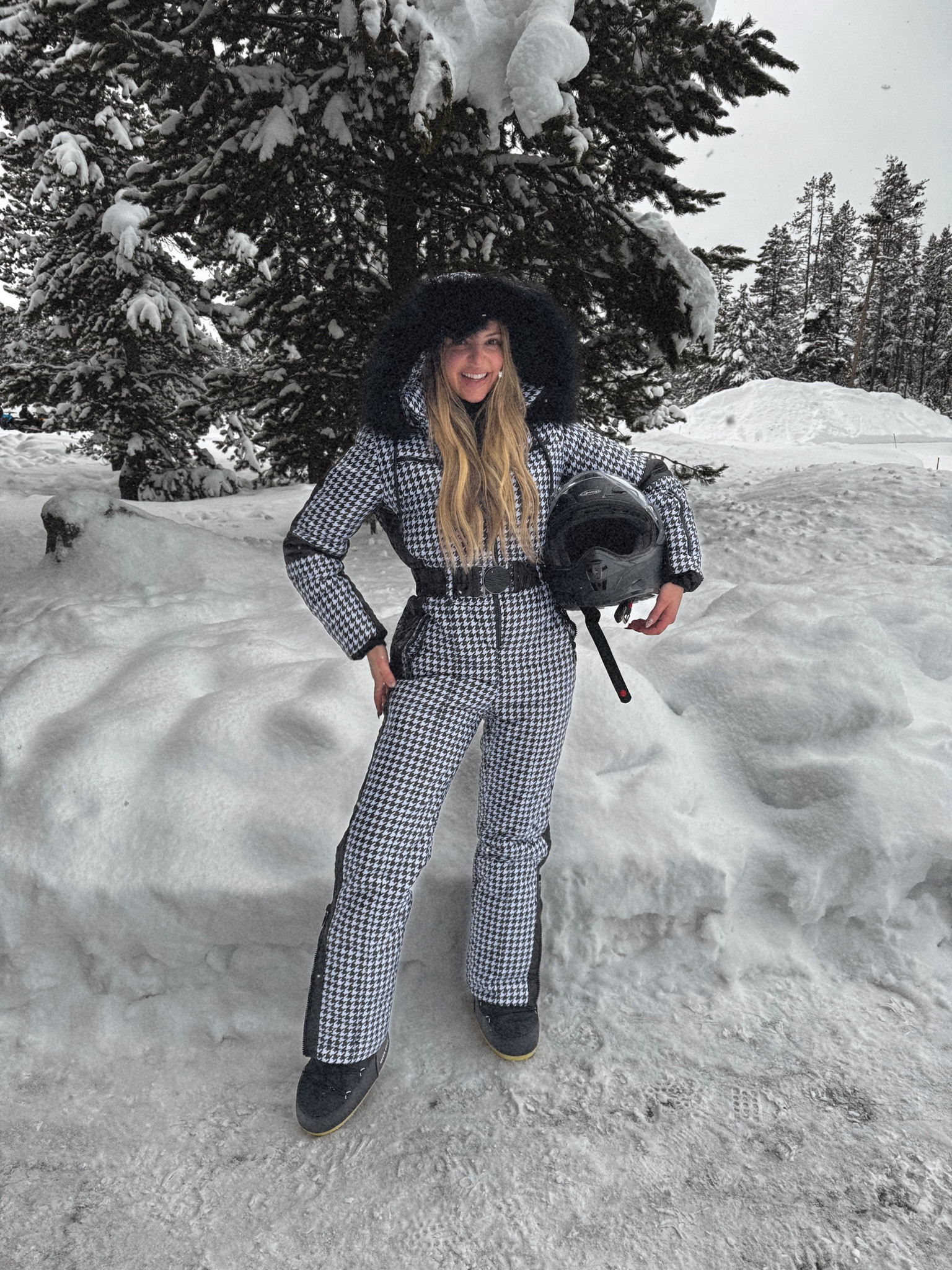 Wearing size Large! ❄️🤍

#LTKActive #LTKTravel #LTKStyleTip