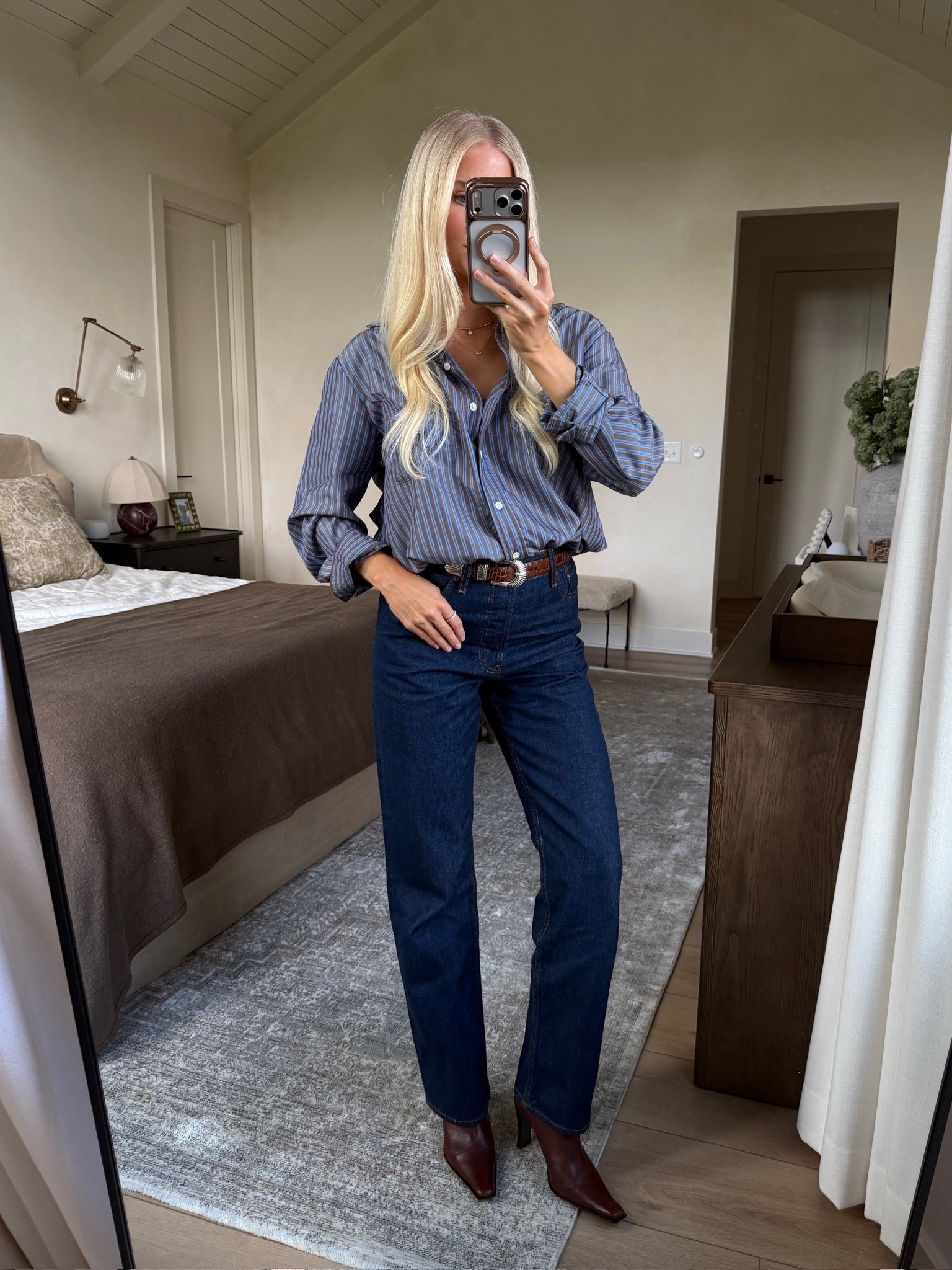 SIZE: med in top, 27 in jeans, shoes run tts, code KATHLEEN20 on jewelry! #kathleenpost

Fall outfit inspo, fall fashion, fall transition look