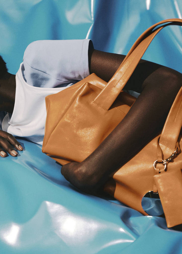Medium leather shoulder bag with charms cognac - Women - One size - MANGO | Mango (US/MX/AU)