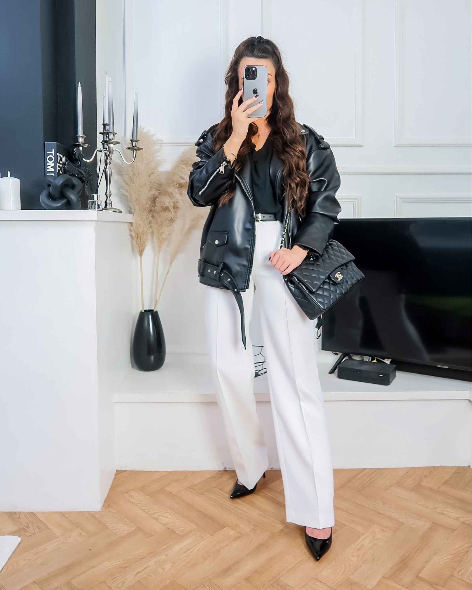White tailored trousers, basic black t shirt, oversized leather jacket, black stilettos, black Chanel bag, monochrome outfit, dinner outfit idea, date night outfit idea, Friday night outfit, spring outfit idea 

Leather jacket is zara 3427/811 but the Stradivarius one linked is so similar and way cheaper 🖤🫶

#LTKeurope #LTKstyletip