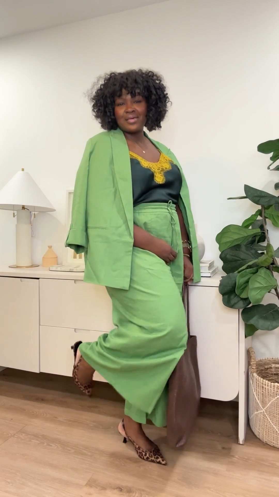  if you’re on the hunt for the perfect workwear outfit  from @Kohl's that’s both polished and comfy, this one’s calling your name! Think sleek, chic, and totally office-approved but also easy enough to wear all day without feeling stuffy. Perfect for Zoom meetings, client calls, or even a quick coffee run. Trust me, you’ll want this in your closet ASAP to level up your 9-to-5 style game! #WorkwearStyle #OfficeOutfitIdeas #ChicAndComfy #9to5Fashion #ZoomReady #BusinessCasual #EffortlessStyle #WorkWardrobe #StyleInspo 

#LTKWorkwear #LTKStyleTip #LTKFindsUnder100