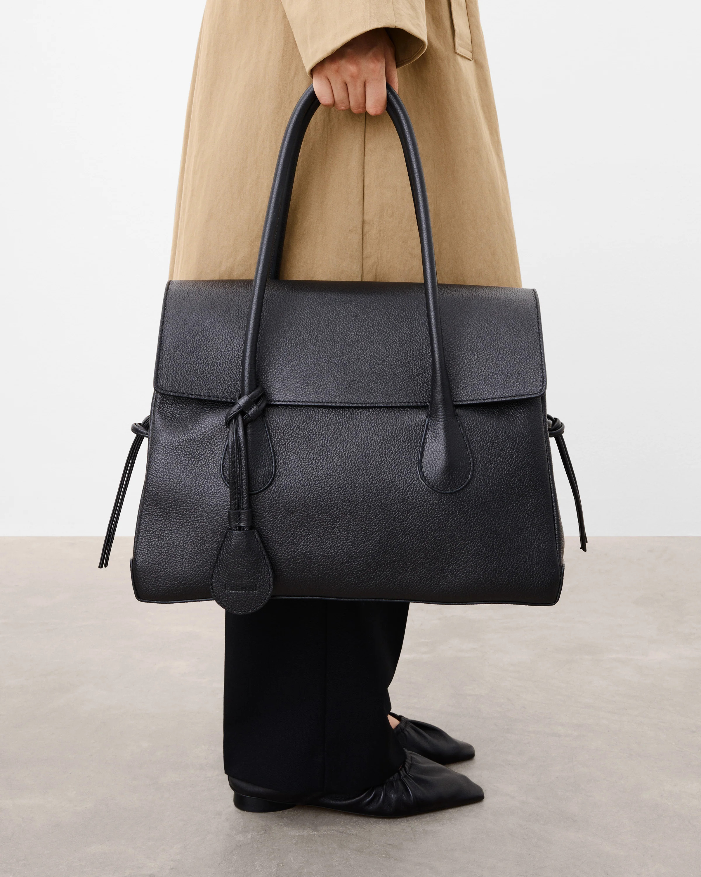 Lydia Tote Bag Grained Leather Black Bag | Flattered