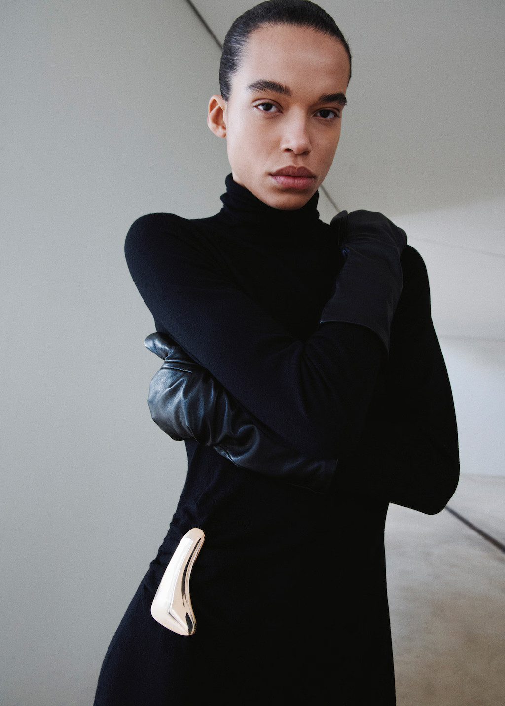 Turtleneck knitted dress with brooch | Mango (US/MX/AU)