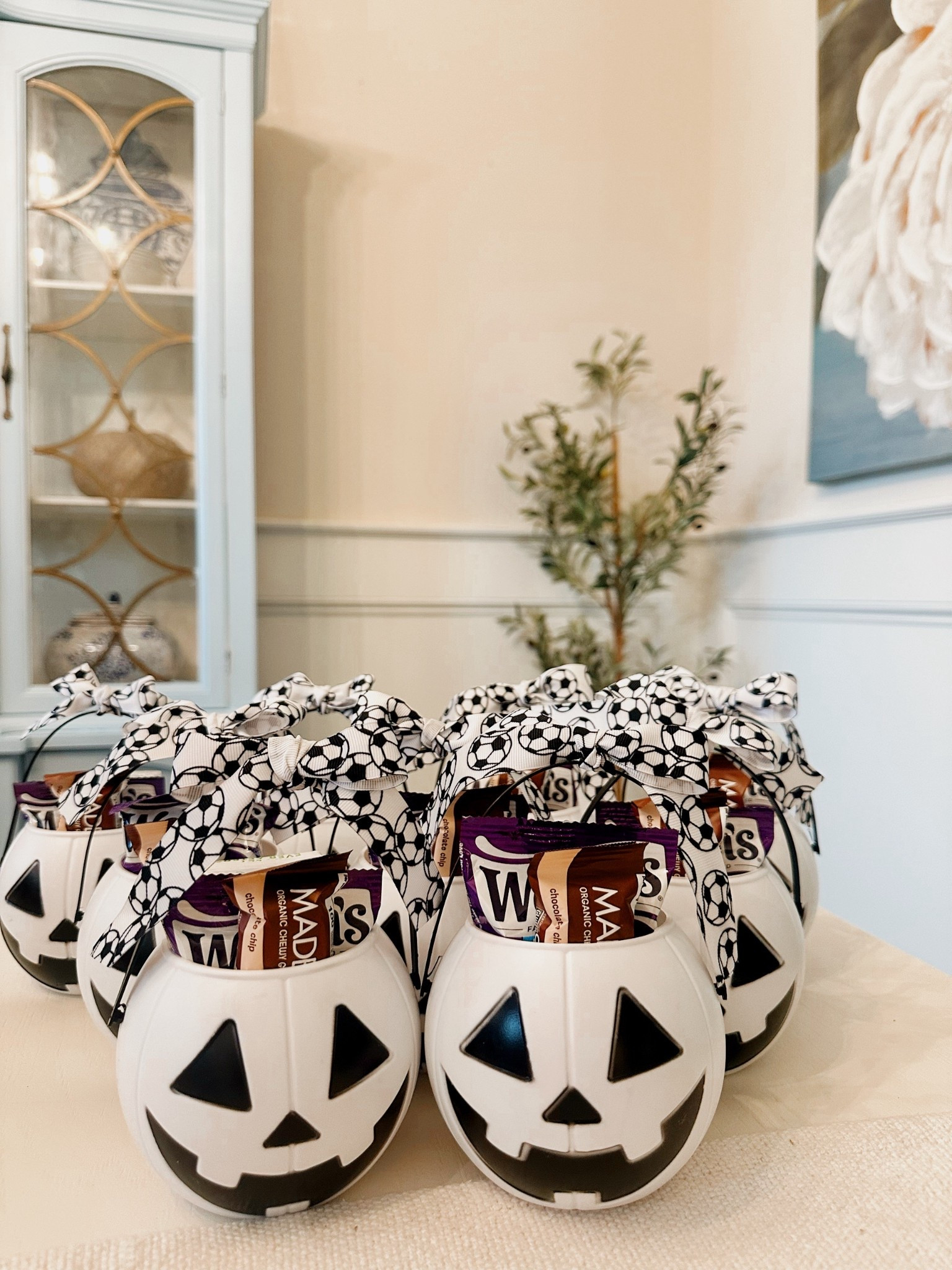 the cutest sports mom halloween treats for the kids! #toddlermom #sportsmom #sportstreats #teammom #halloweentreats 

#LTKHalloween