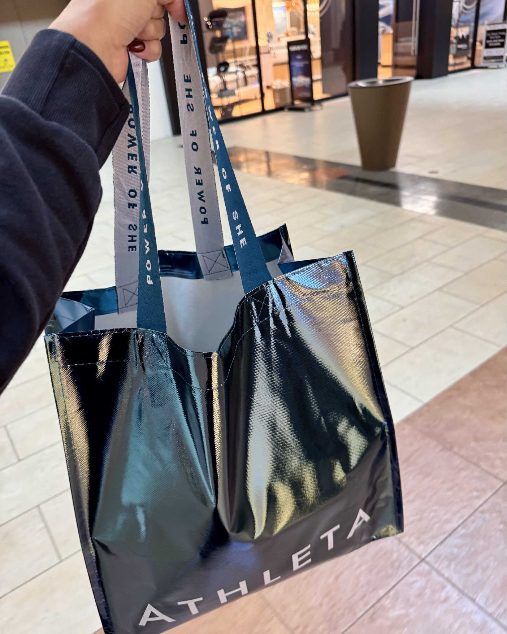 CYBER MONDAY ALERT 🚨 
——
I had to pop into Athleta today because I was dyyyyying to try on that Sherpa vest….guess what? It’s incredible 🤩 the entire store is 30% off AND ask them to price match with their website!
——
——
Athleta / cyber Monday / Athleta haul 

#LTKmomlife #LTKSaleAlert #LTKCyberWeek