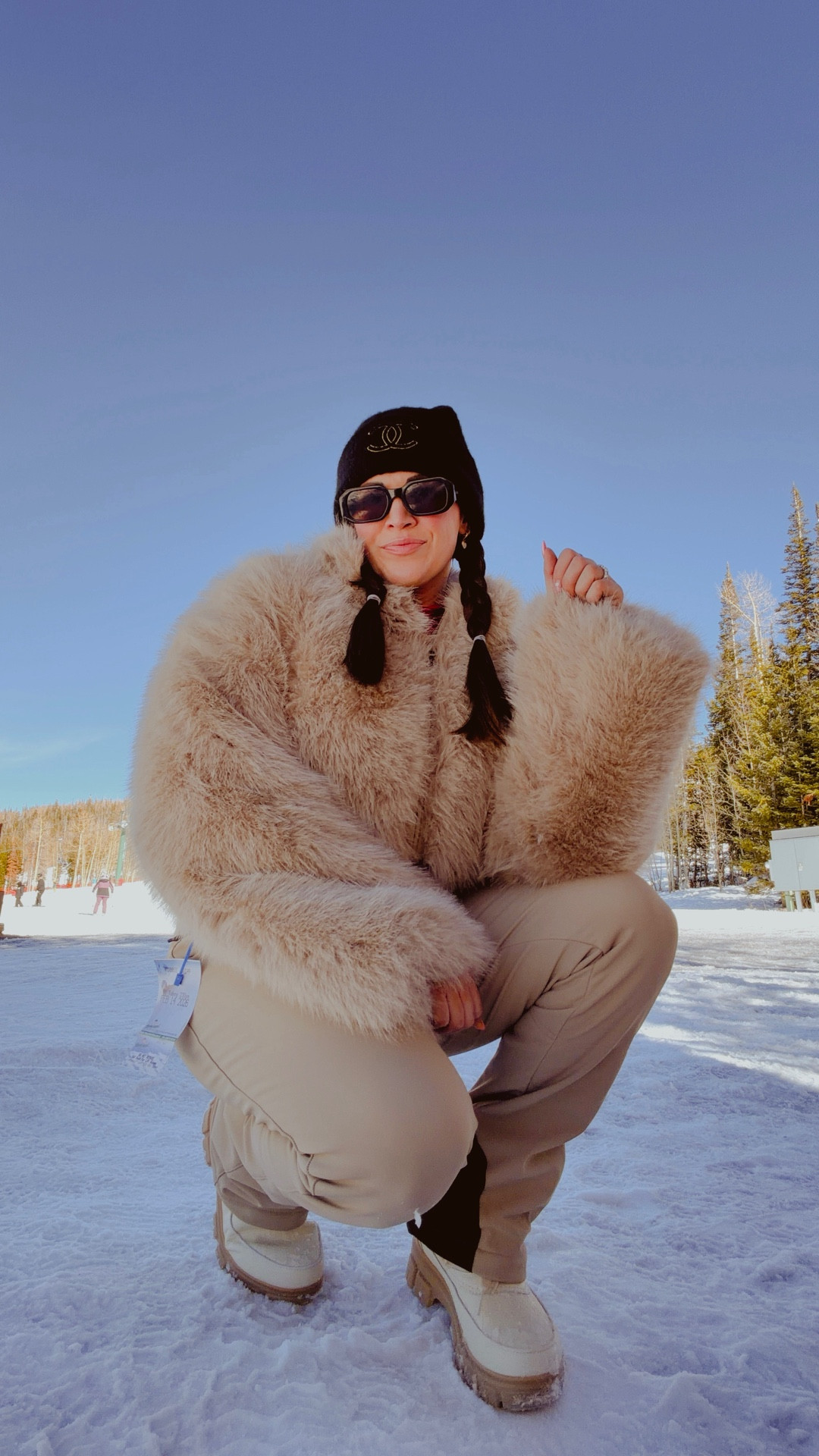 curvy midsize beige and black snow bunny snow suit! in the size large 

#LTKSeasonal #LTKMidsize