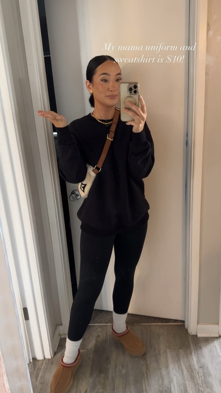 $10 sweatshirt!! I sized to a medium for more oversized fit. Its plain but it’s perfect 



Fall fashion
Mom outfit
School pick up outfit
Toddler mom
Ugg slippers
Bumbag
Walmart fashion. 
Walmart finds
Easy outfits

#LTKBacktoSchool #LTKVideo #LTKFallSale