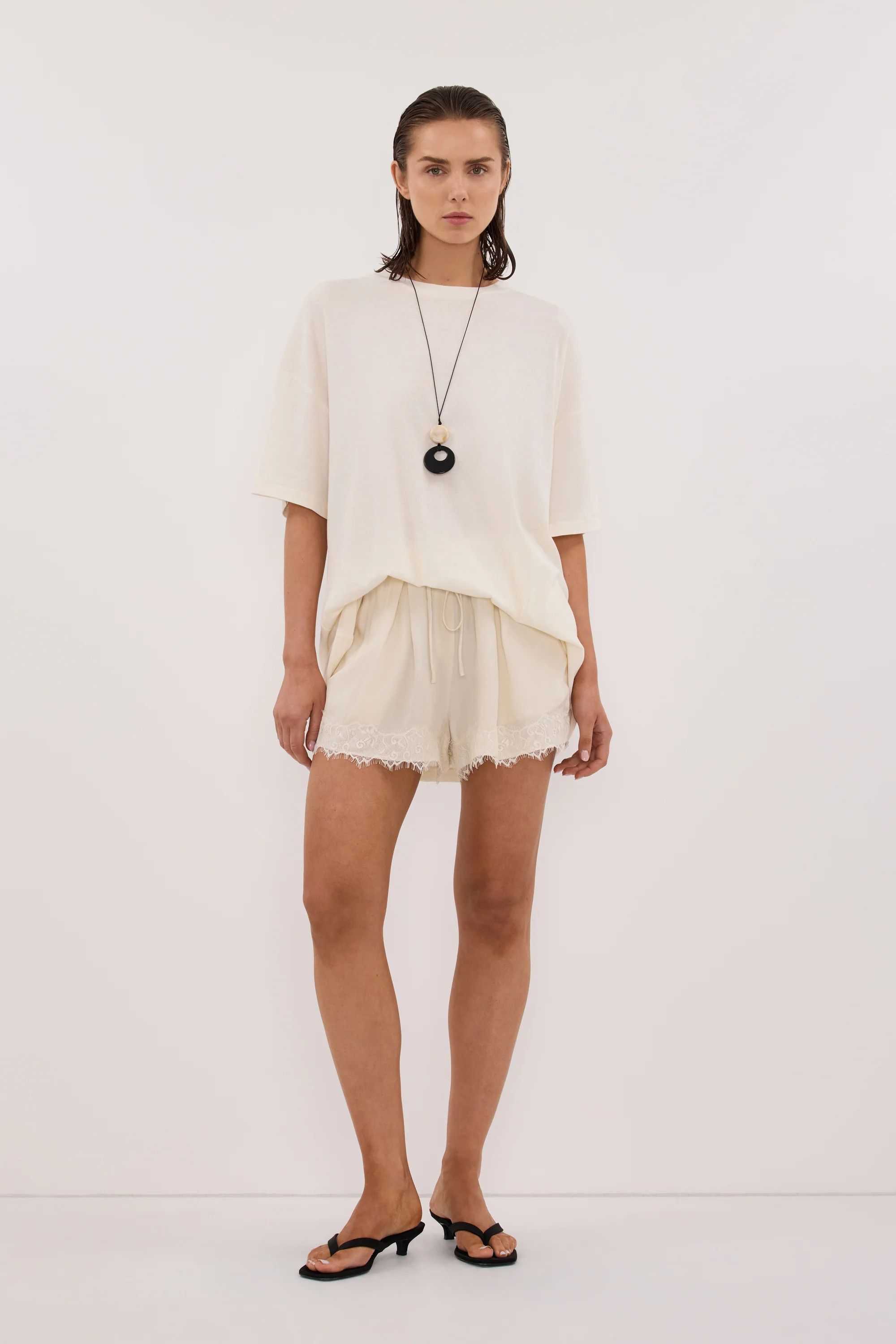 SLOANE CREAM COTTON LONGLINE TEE | DISSH