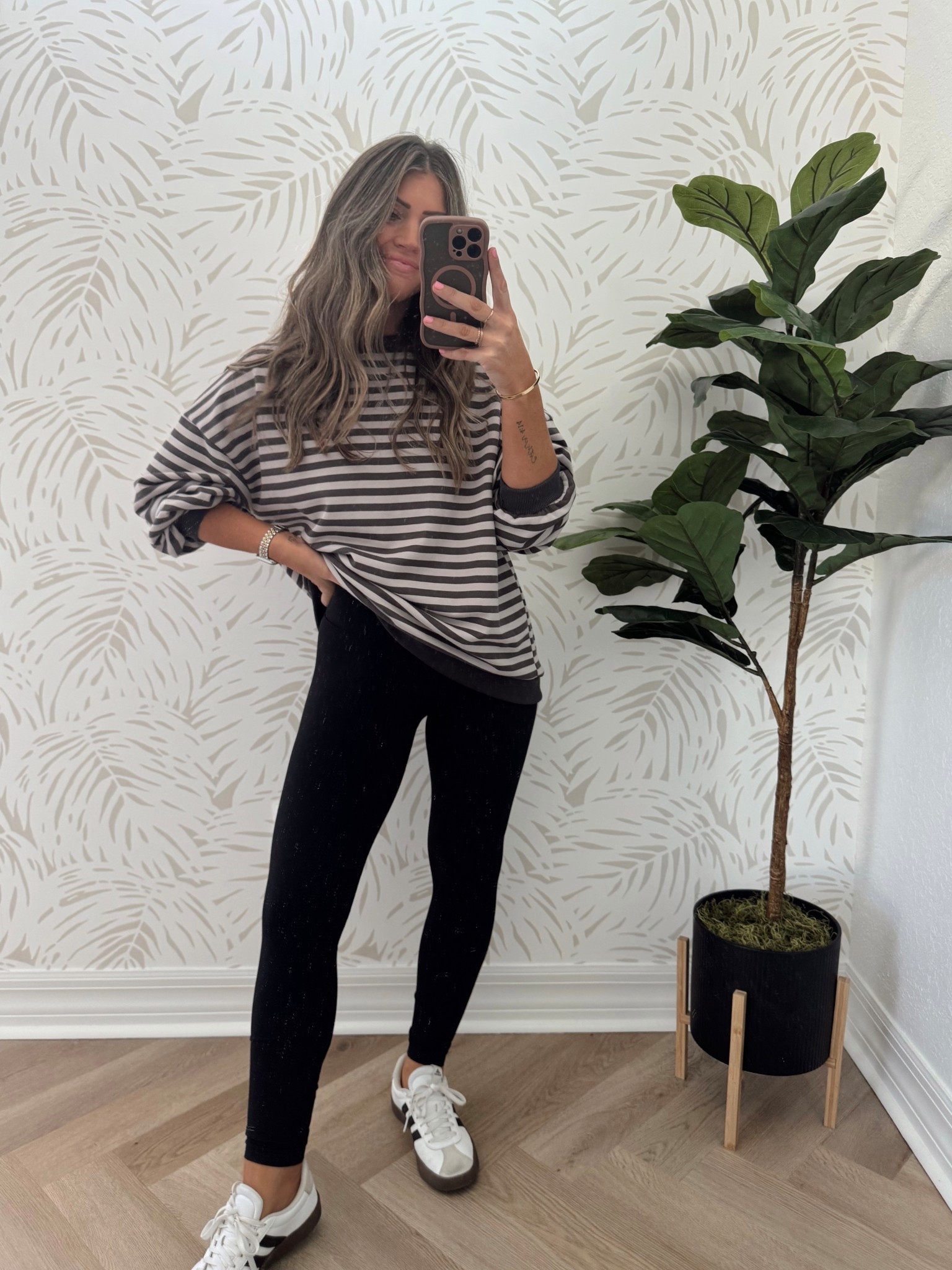Comfy Amazon fit on Sale!
XS petite leggings. S sweatshirt 