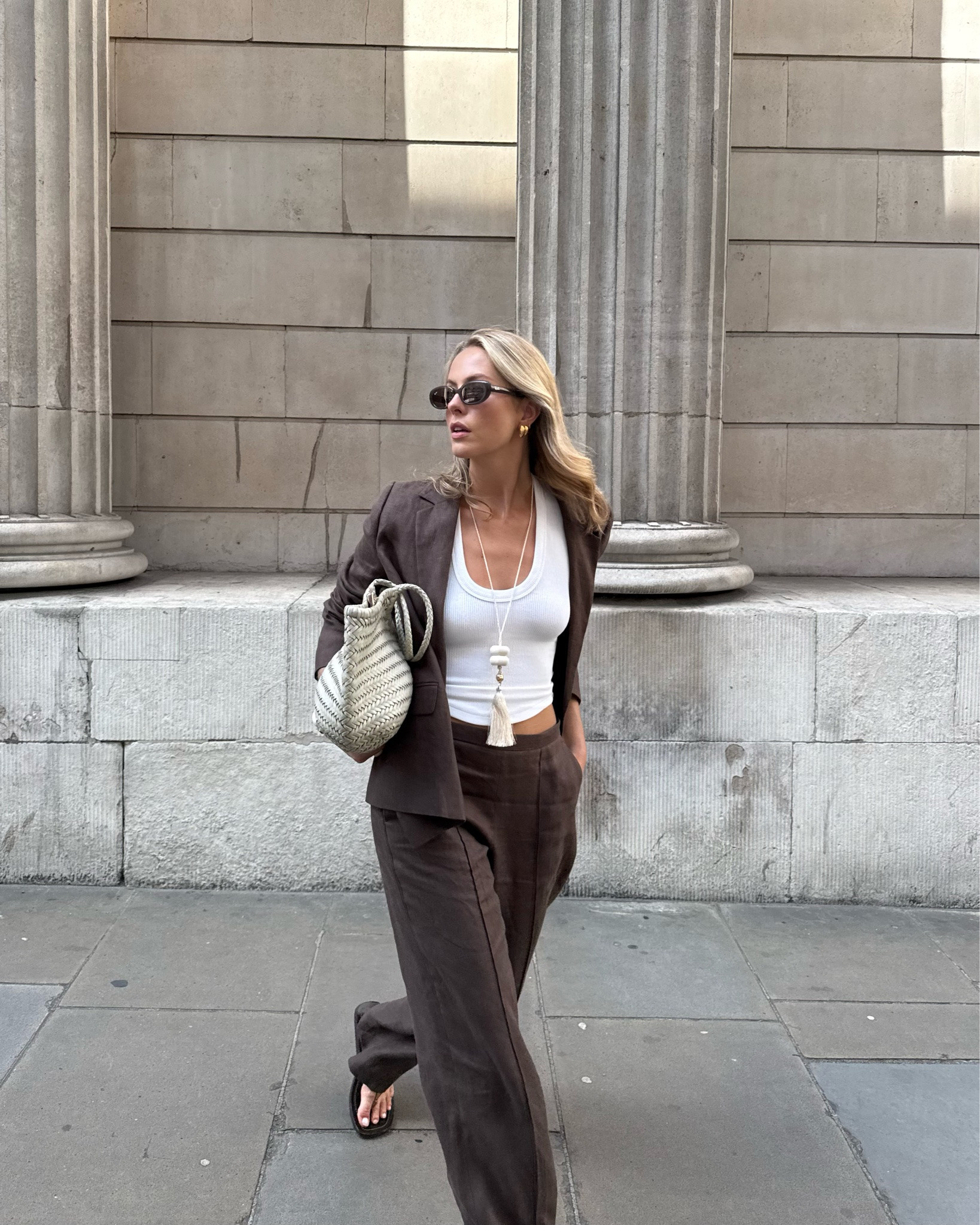 Desk to dinner 🥥

Brown linen suit, jigsaw, workwear, office outfit, silk scarf, lace scarf, cream satin lace trim scarf, mint velvet, tassel scarf, brown flip flops, summer outfit

#LTKuk #LTKsummer #LTKworkwear