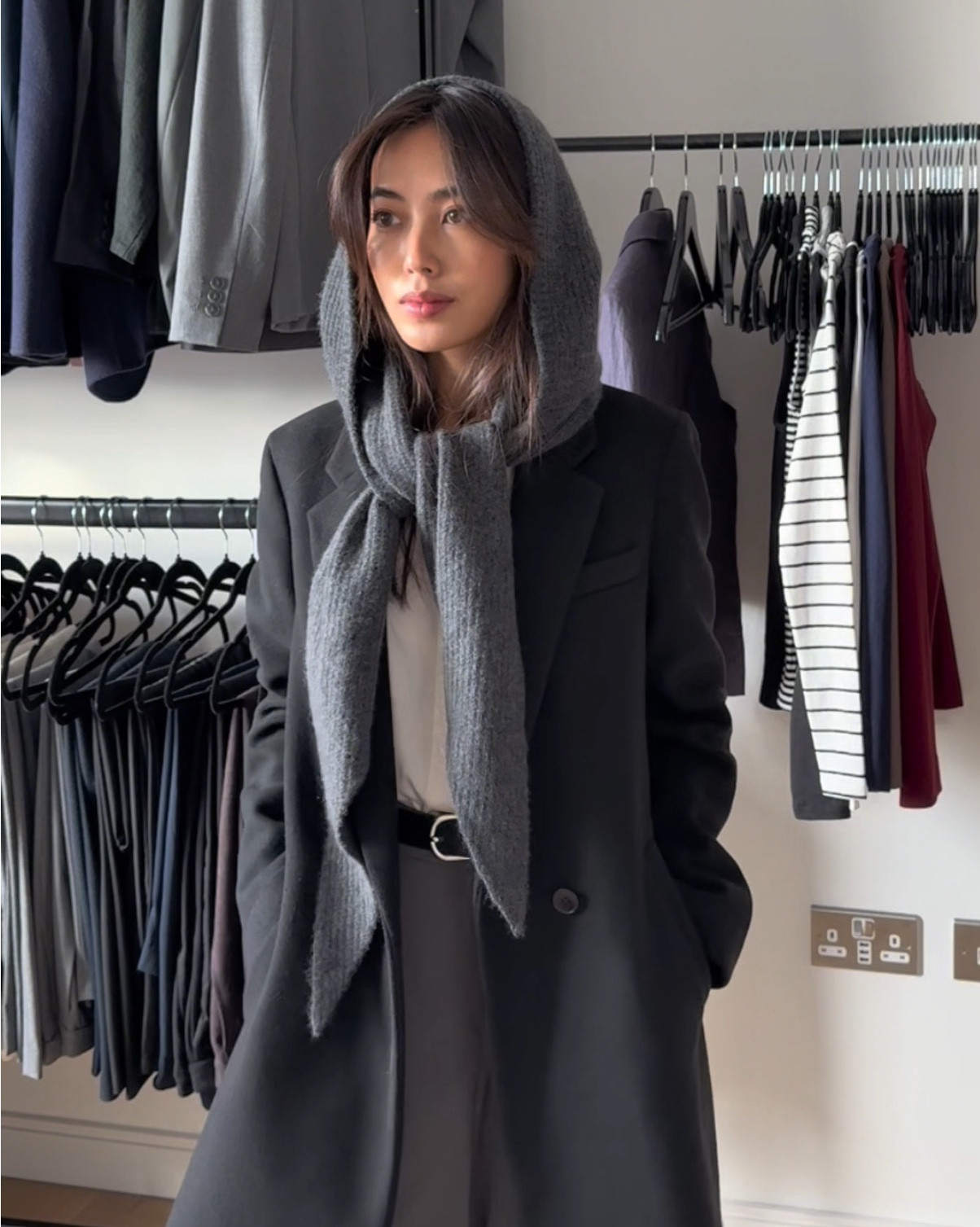 Shirt link: https://zenggi.com/en/products/technosilk-boxy-shirt?variant=50062801338710

Trousers link: https://tinyurl.com/ycxpyn6v

#LTKwinter #LTKworkwear #LTKeurope