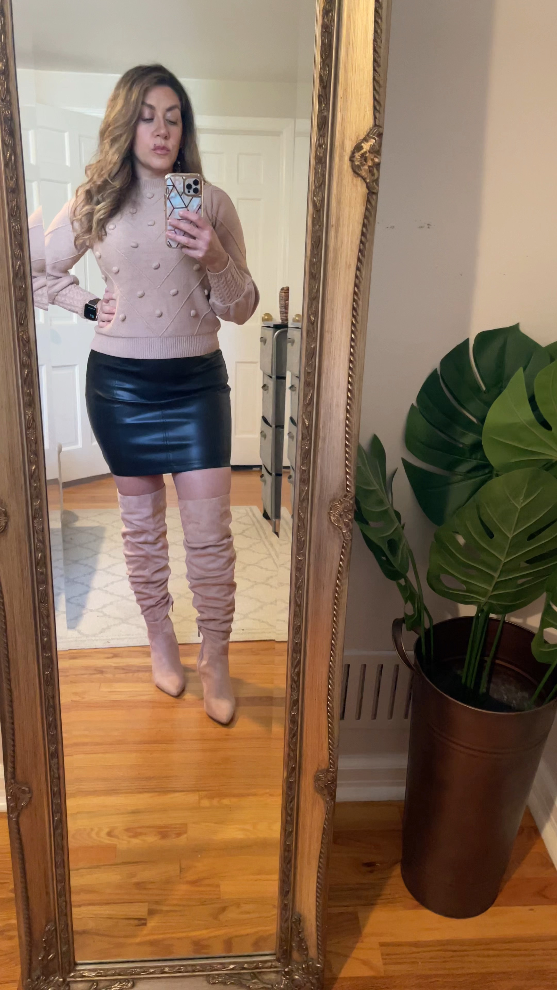 Boots for days 👢
These neutral boots have the perfect heel height without being overwhelming. They’re soft and scrunchable so you can customize the fit and size as you please.  They’re great with skirts and skinny jeans, faux leather pants and more. #boots #falllooks #falloutfits #highboots
——

https://liketk.it/4mHpS

#LTKSeasonal #LTKstyletip #LTKshoecrush