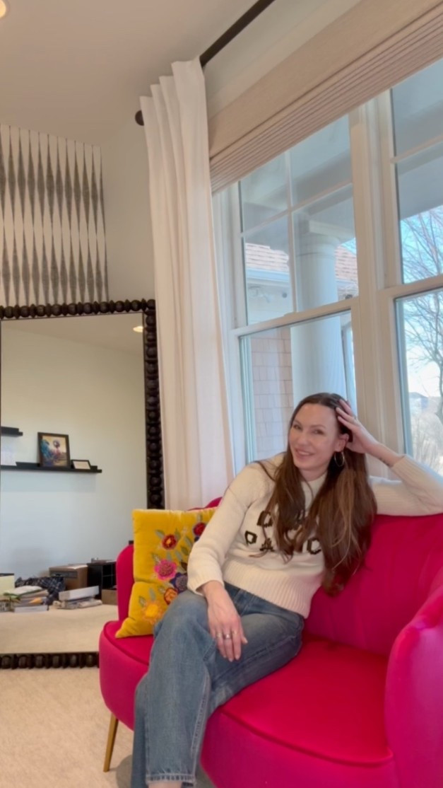 Pink couch I just had to share again that I have in my office! You guys also love it 💖


Office furniture, home decor, room refresh, pink couch, day in my life, home refresh

#LTKHome #LTKOver40