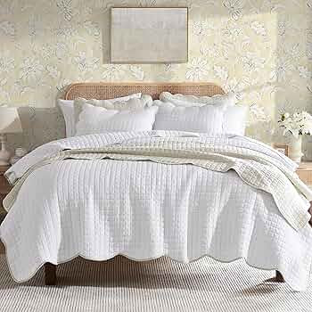 WDCOZY White King Size Quilt Bedding Set, Beige Scalloped Farmhouse Country Rustic Lightweight So... | Amazon (US)