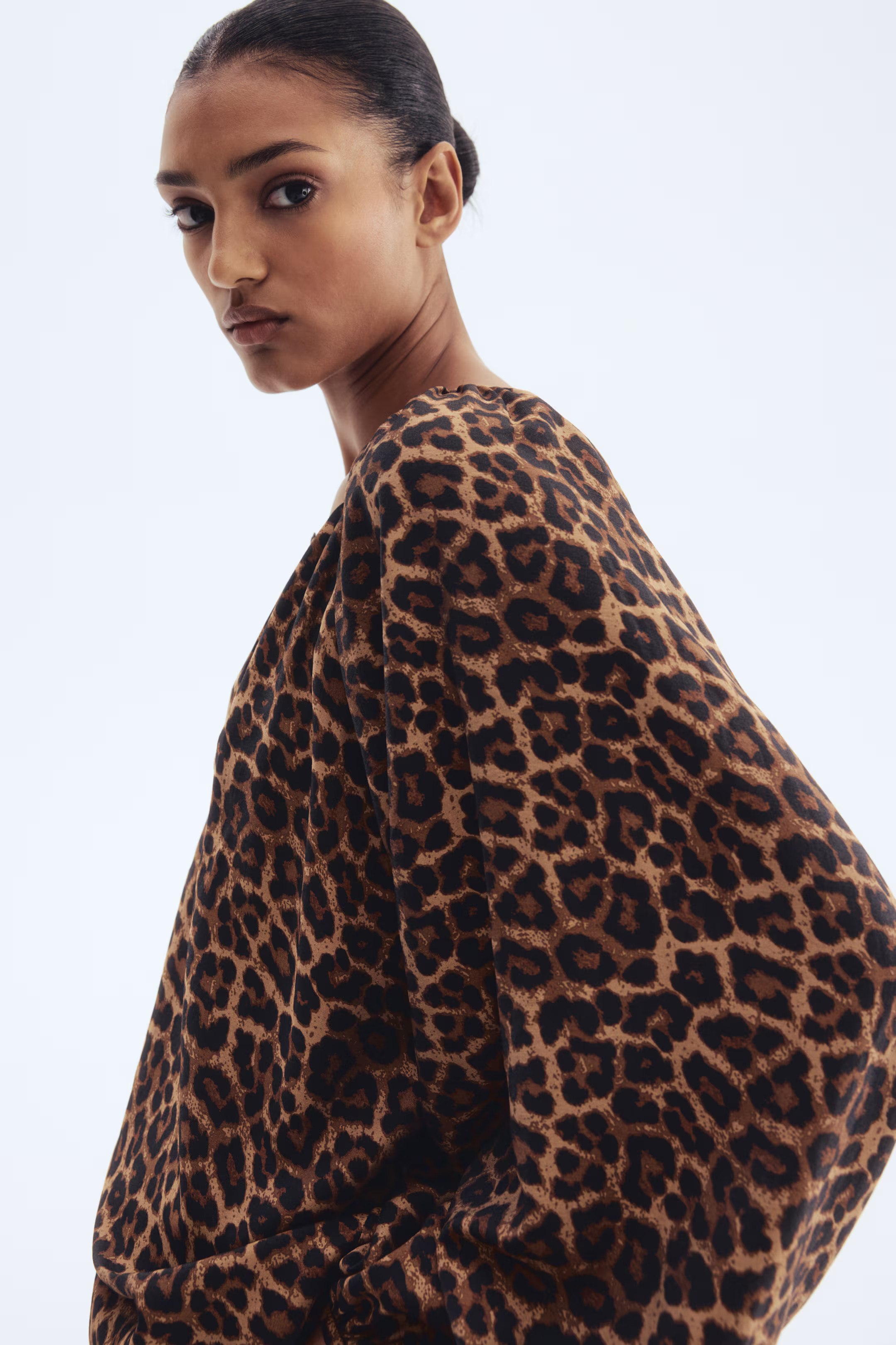 Oversized blouse | H&M (UK, MY, IN, SG, PH, TW, HK)