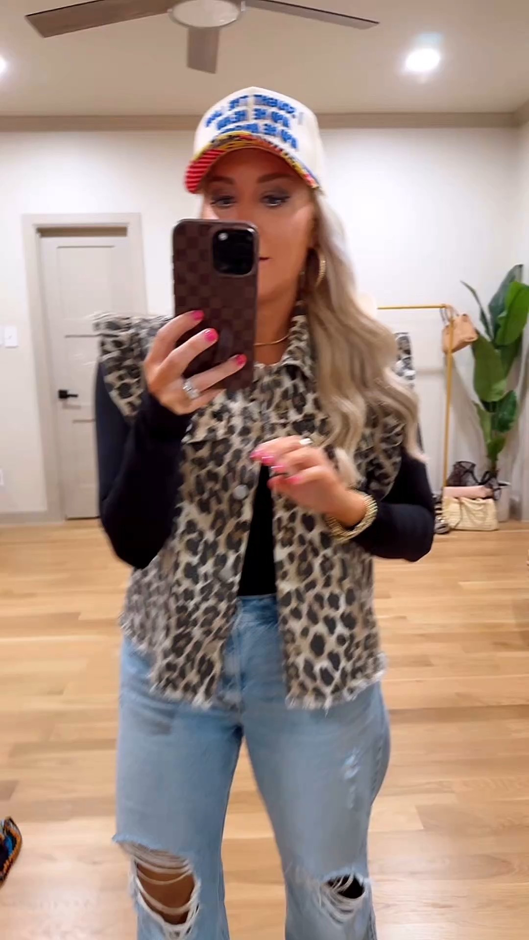The cutest leopard ruffle vest - medium 
Casual everyday teacher outfit idea 