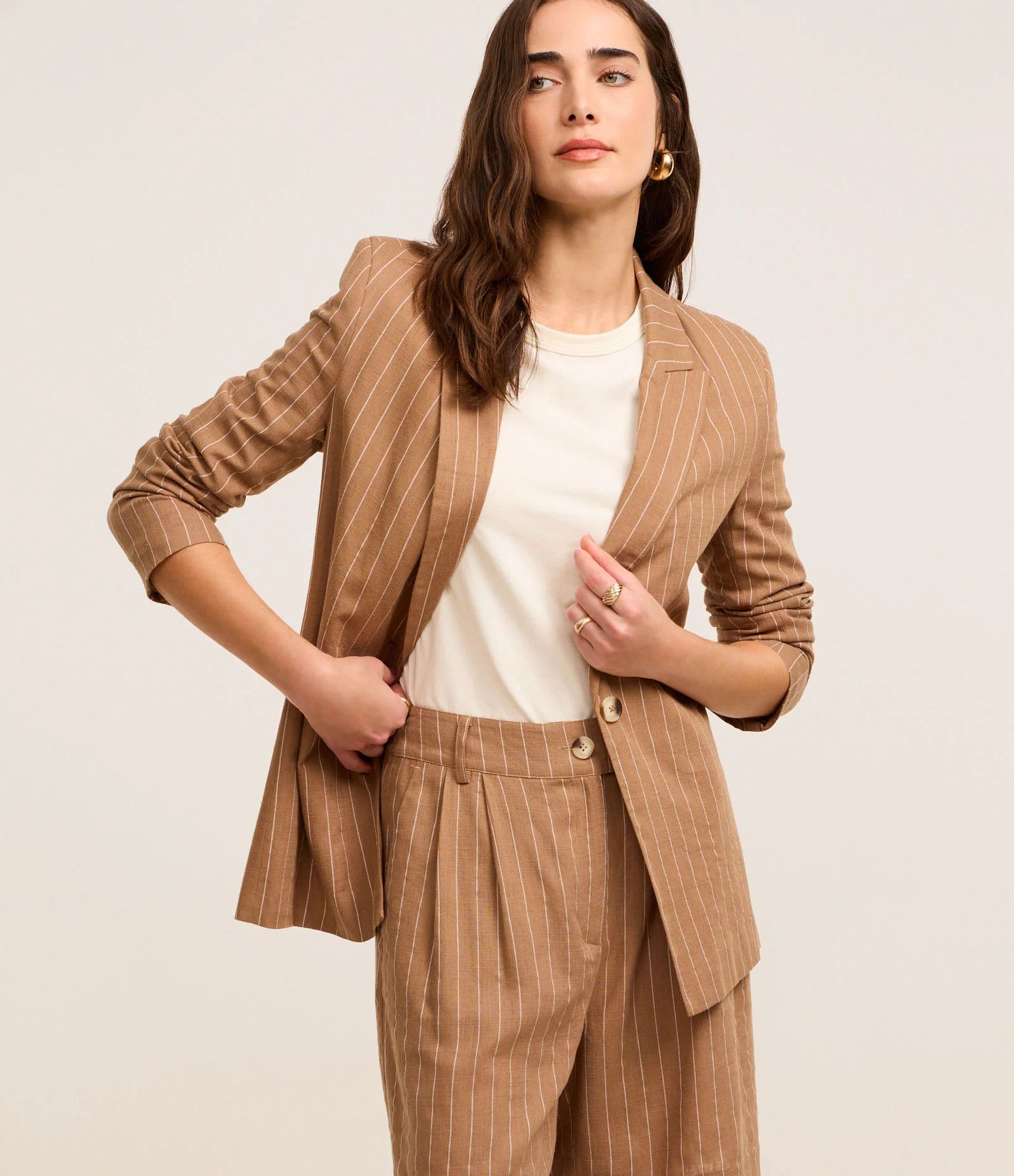 Blazer Longo em Viscolinho Listrado com Riscas de Giz Marrom - Lojas Renner | Renner (BR)