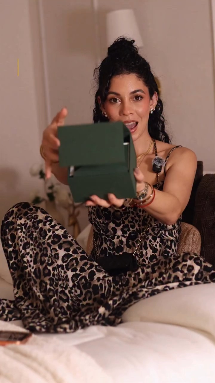 Mi bebé nuevo 🥹desde que probé la cadena de ellos le había tirado el ojito a este reloj . Esto se siente y se ve mucho más caro que lo que realmente cuesta es de stainless steel y con diamantes 💎 de laboratorio ✨
Si quieren info comenta LINK 🔗 

@pascaldesignofficial #pascalwatch #jewelry #amazonfinds #bougieonabudget