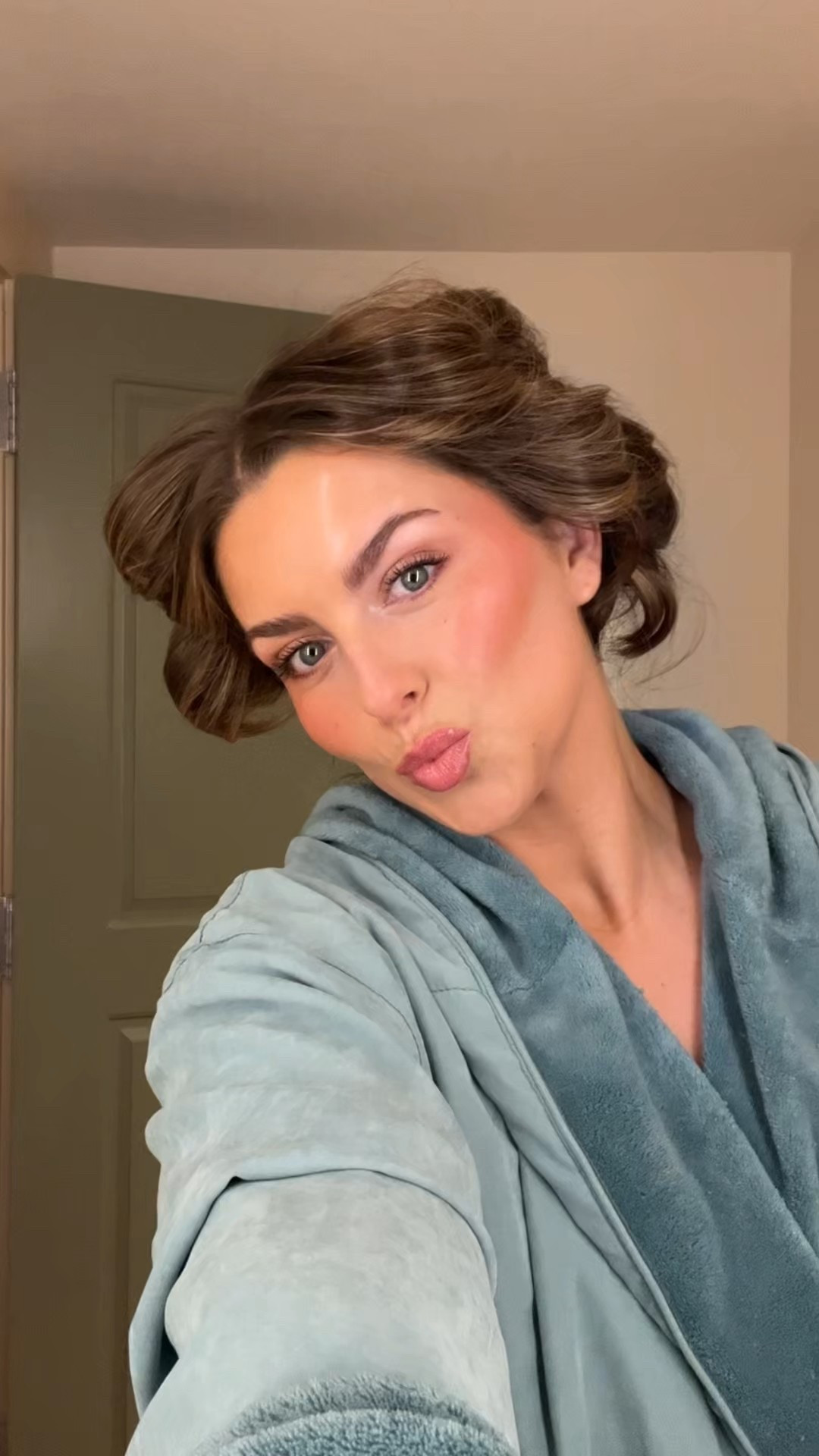 Makeup of the night 

#LTKgrwm #LTKBeauty