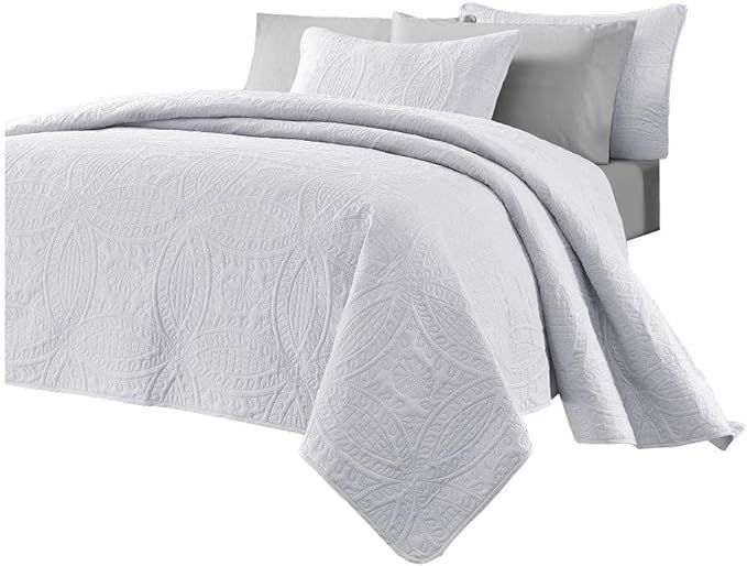 Chezmoi Collection Austin 3-Piece Oversized Bedspread Coverlet Set (Queen, White) | Amazon (US)