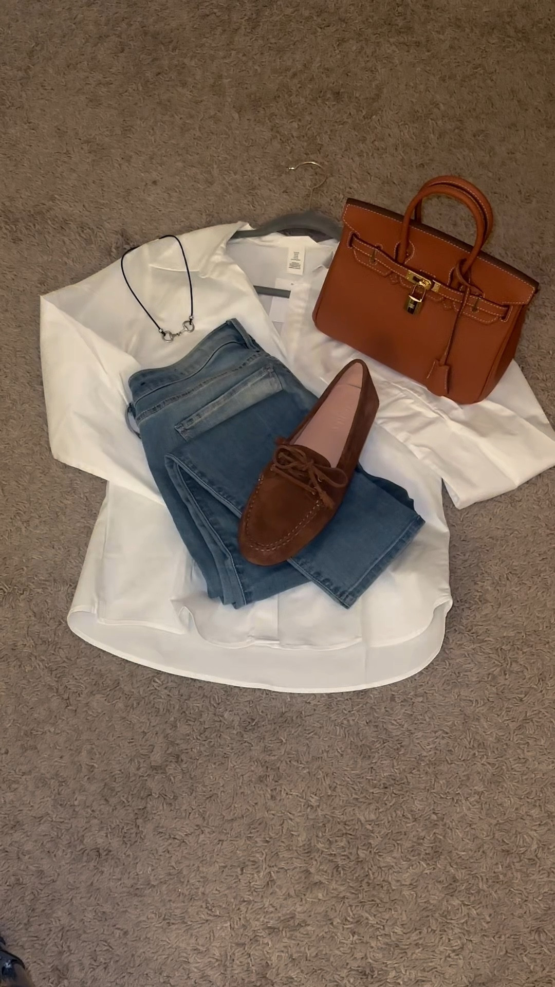 The simplest looks are always my favorite! 💙 Take advantage of all the early fall sales on items like these! 🍂

#LTKFindsUnder100 #LTKSeasonal #LTKSaleAlert