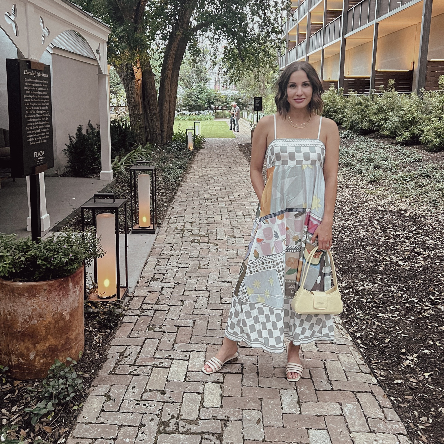 Summer dress under $20! 

#summerdress #maxidress #summer #popofcolor

#LTKFindsUnder50
