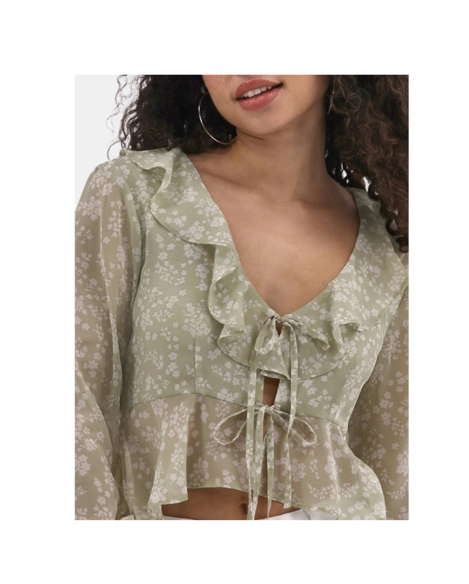 Wearing size L - if in between sizes, size up! 💚

#LTKSeasonal #LTKfindsunder100 #LTKmidsize