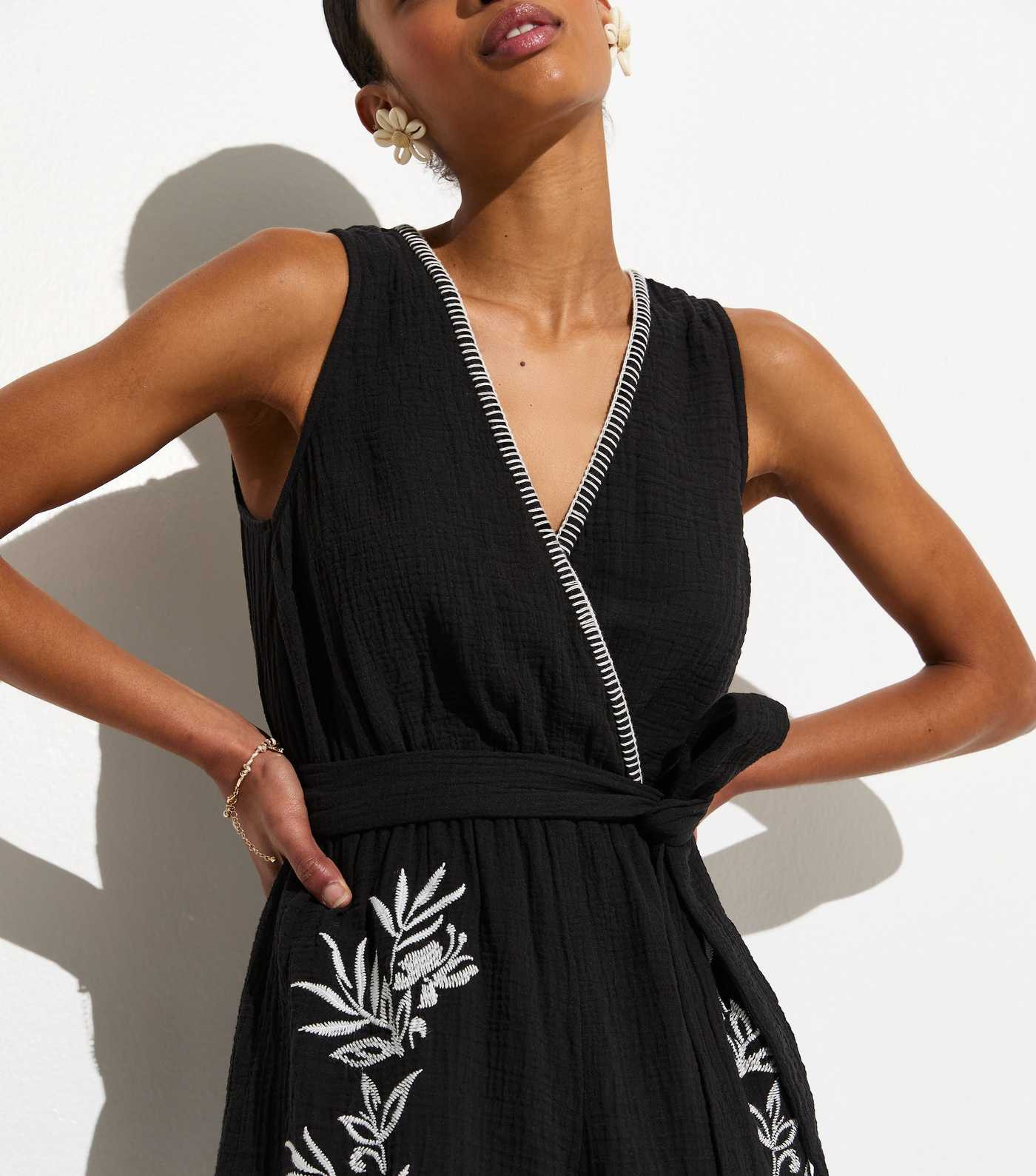 Black Palm Embroidered Sleeveless Playsuit | New Look | New Look (UK)